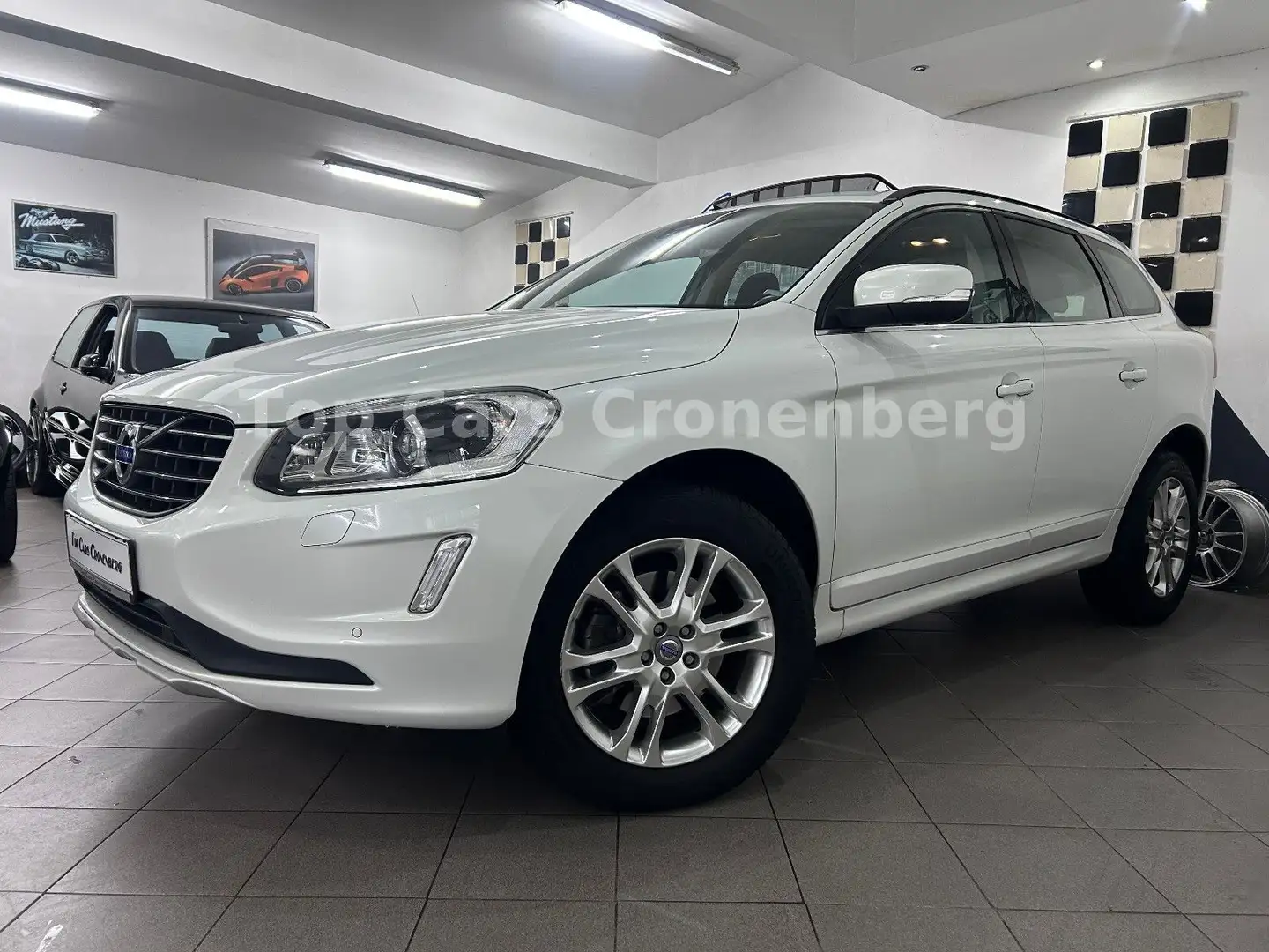 Volvo XC60 Momentum Automatik*Panorama*Bi-Xenon*PDC* Bianco - 2