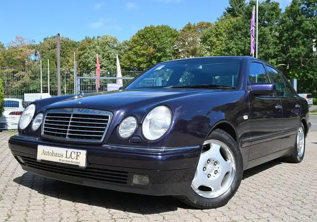 Mercedes-Benz E 200 AVANTGARDE Klima Schiebed. Autom. Rentner