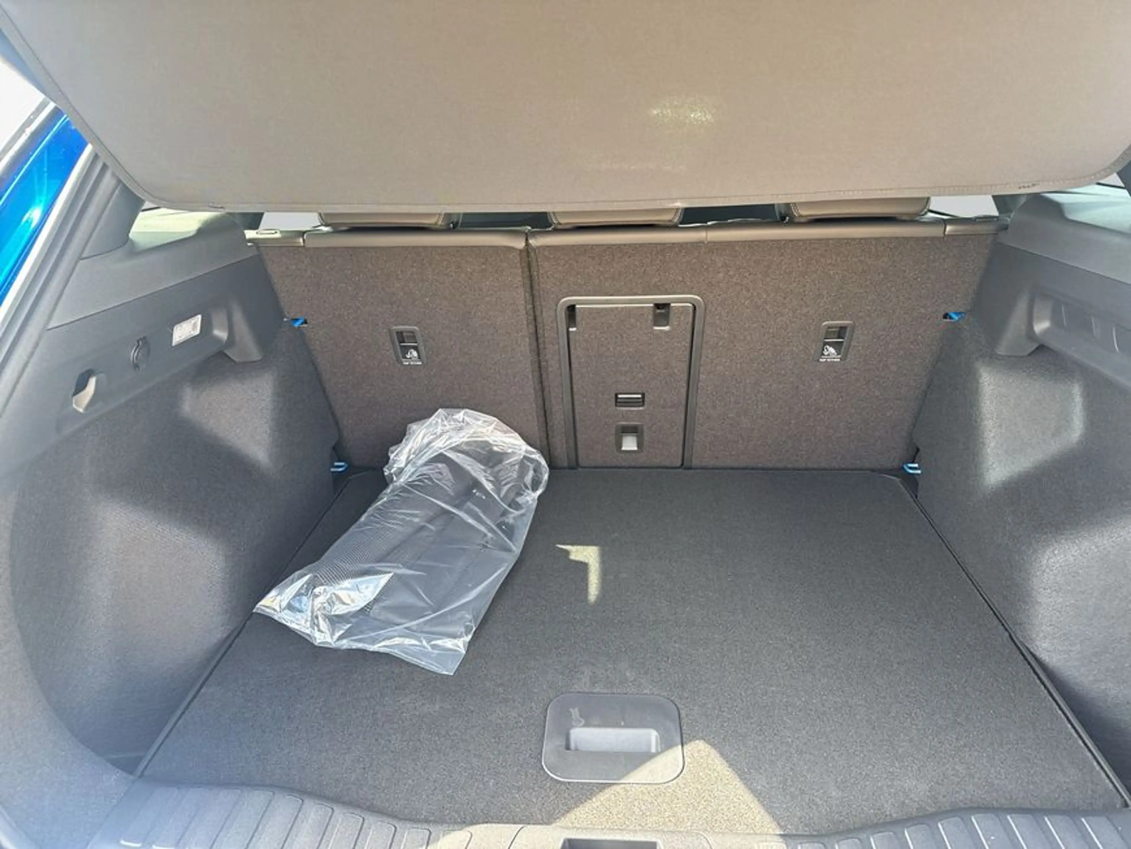 Ford Explorer Elektromotor mit Standard Range RWD 58kWh — photo 9