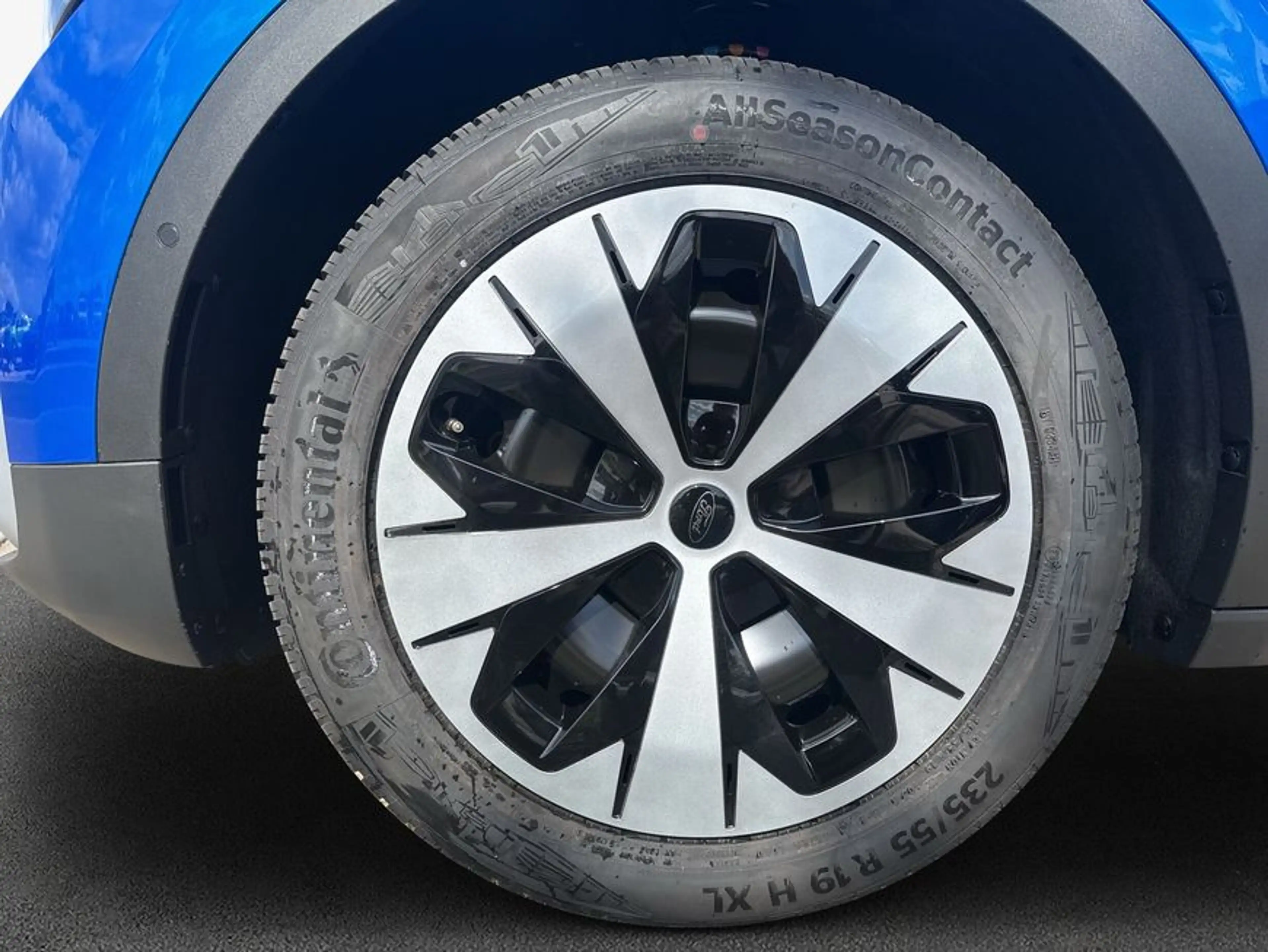 Ford Explorer Elektromotor mit Standard Range RWD 58kWh — photo 8