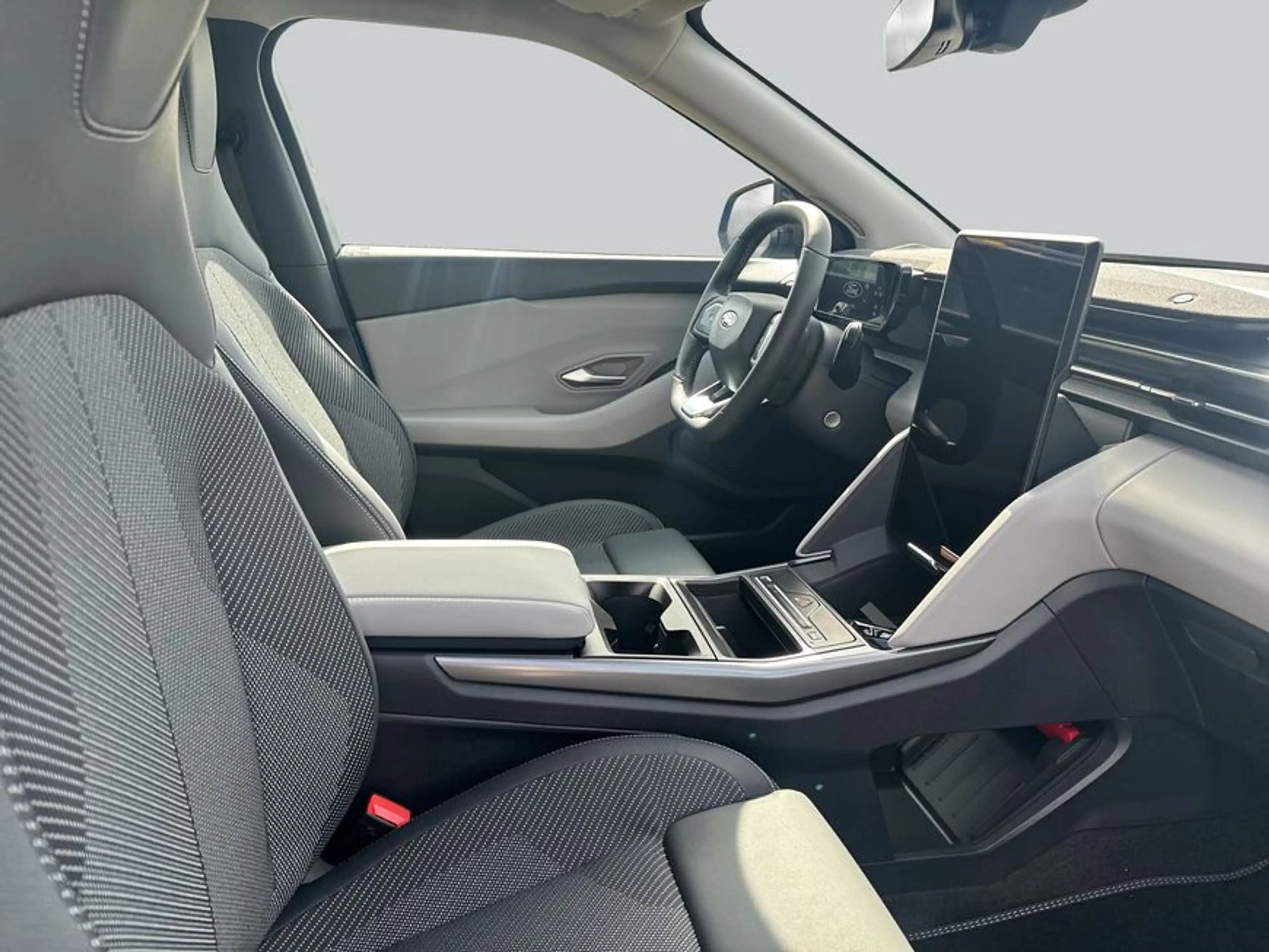 Ford Explorer Elektromotor mit Standard Range RWD 58kWh — photo 13