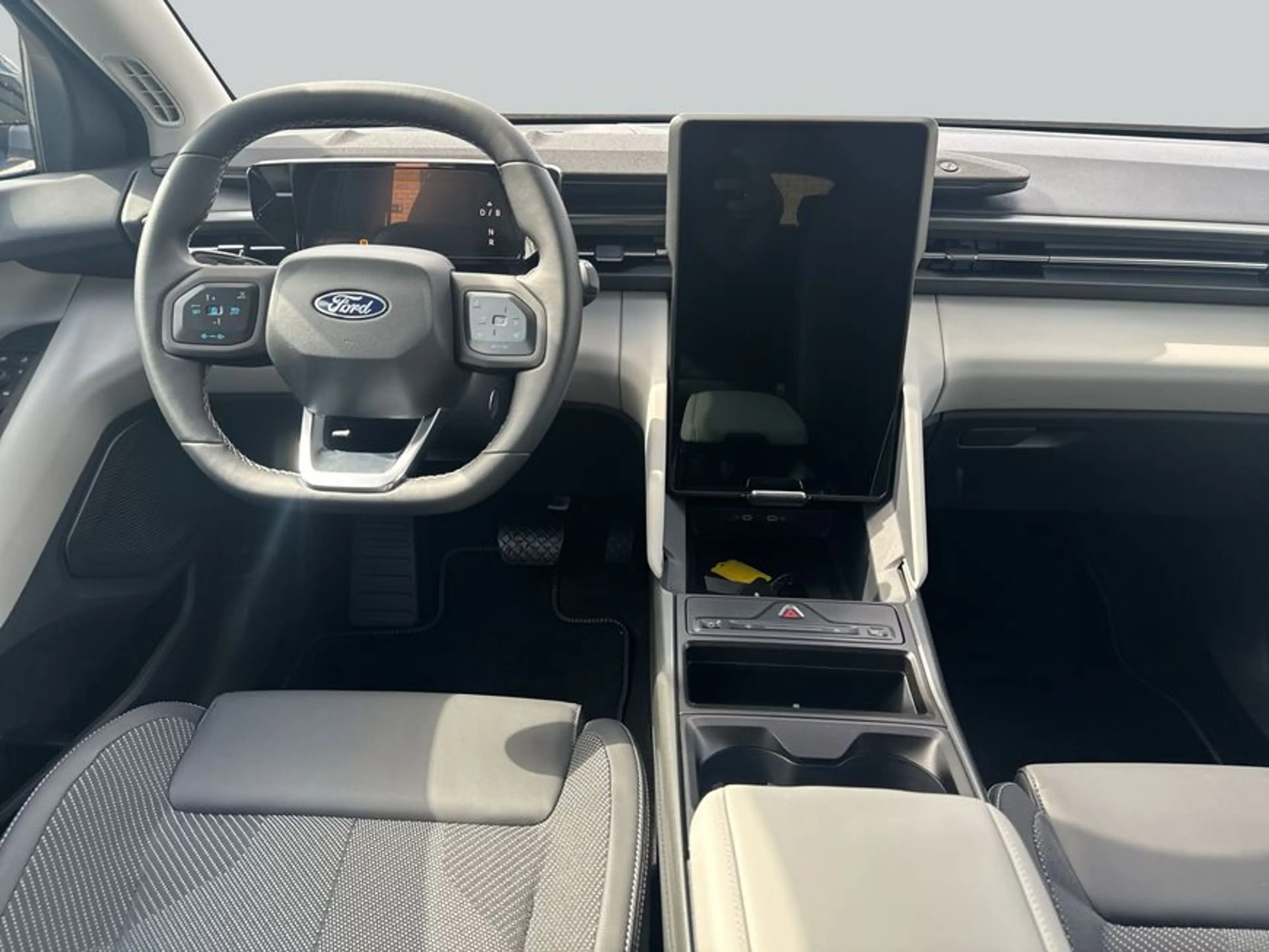 Ford Explorer Elektromotor mit Standard Range RWD 58kWh — photo 14