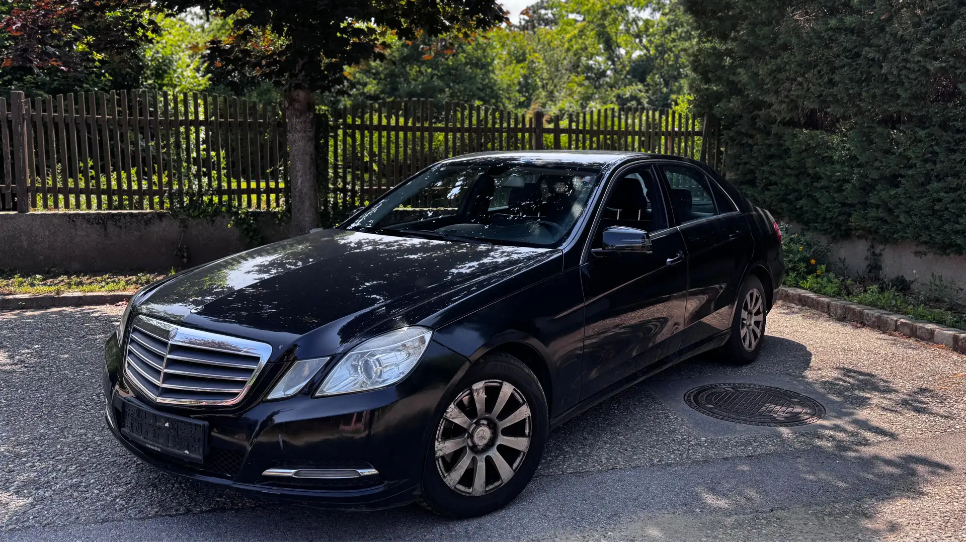Mercedes-Benz E 200 BlueEfficiency CDI Aut. Schwarz - 2