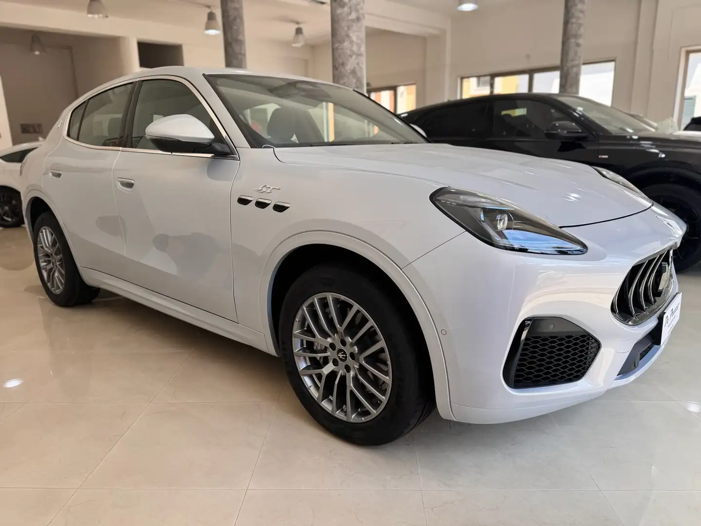 Maserati Grecale Grecale 2.0 mhev GT 300cv auto Grau - 2