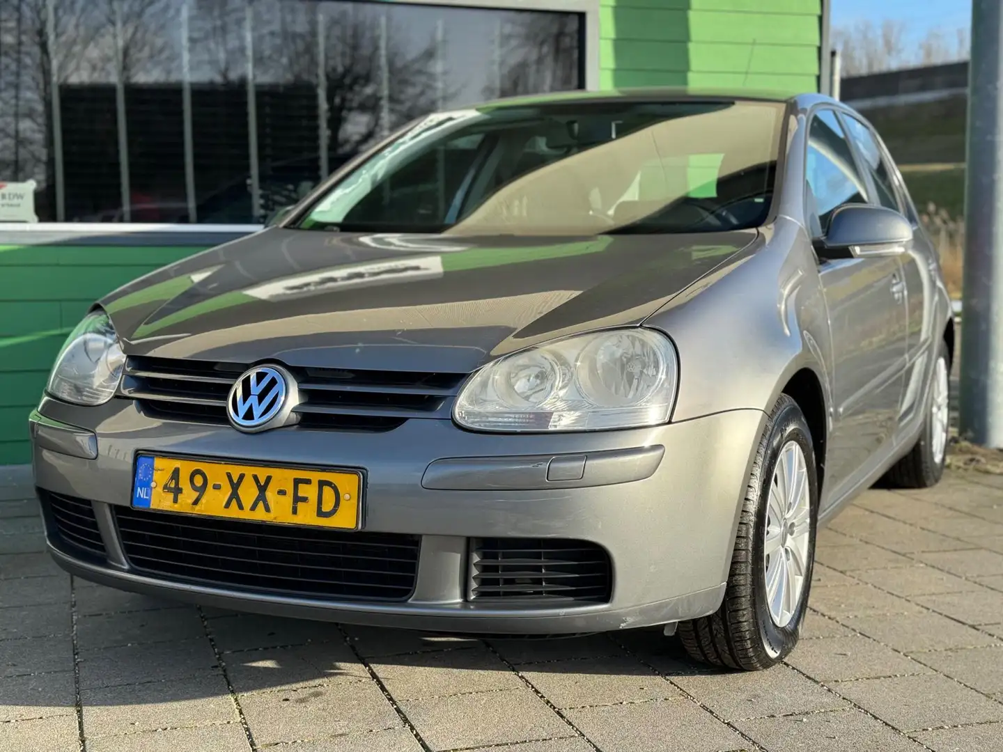 Volkswagen Golf 1.6 Optive / Airco / Trekhaak / Nette Auto / Šedá - 2