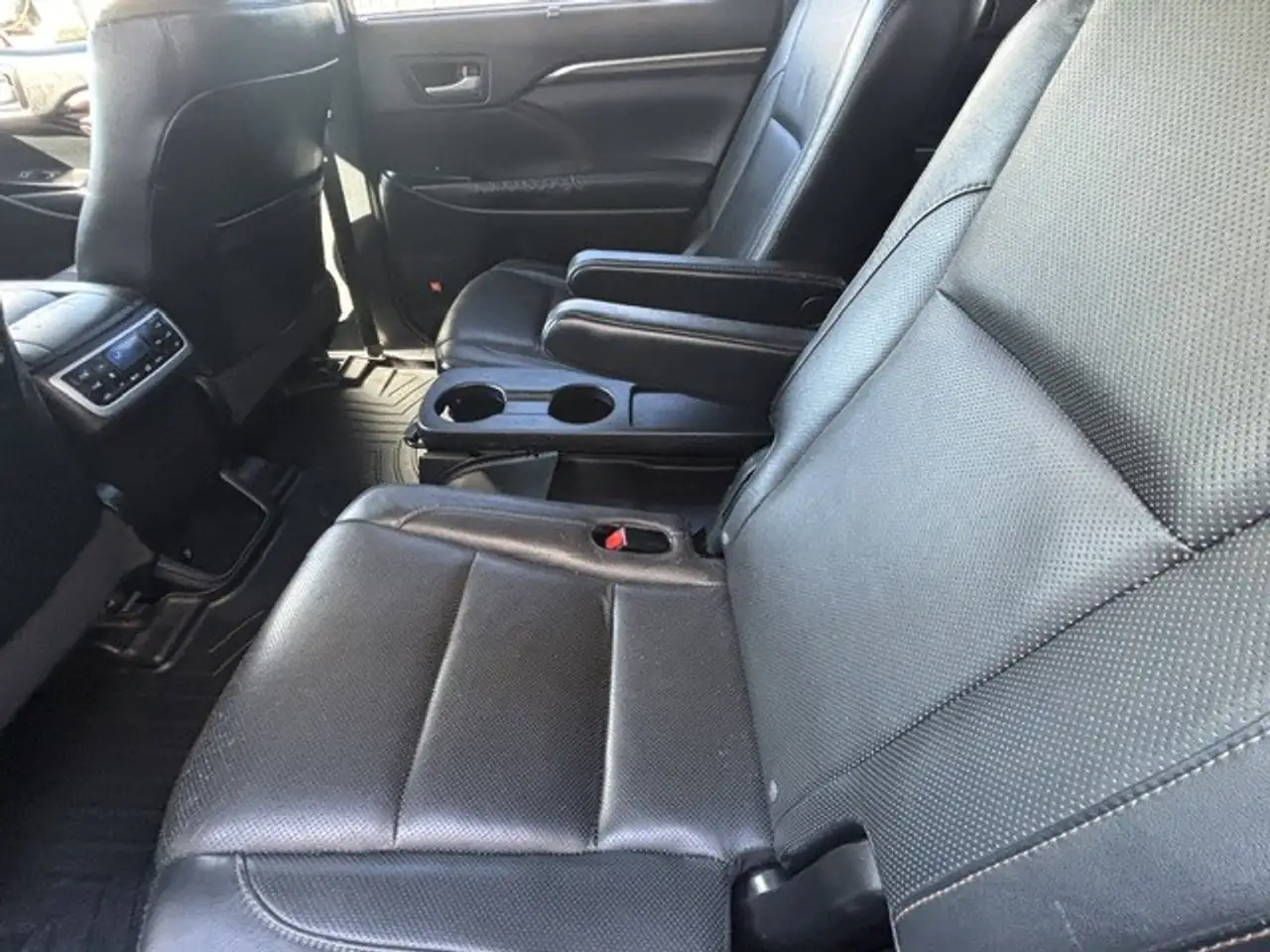 Toyota Highlander снимка Toyota Highlander