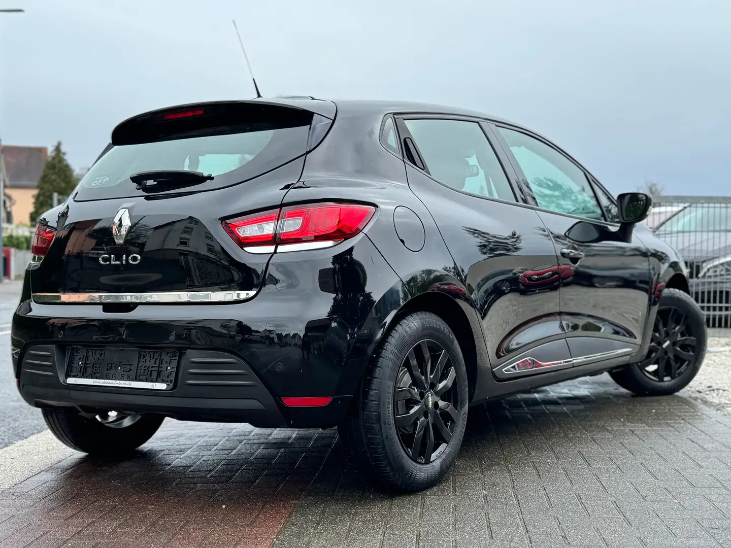 Renault Clio 1.2 16V 75 LIMITED Sitzheizung Klima Unfallfrei Nero - 2