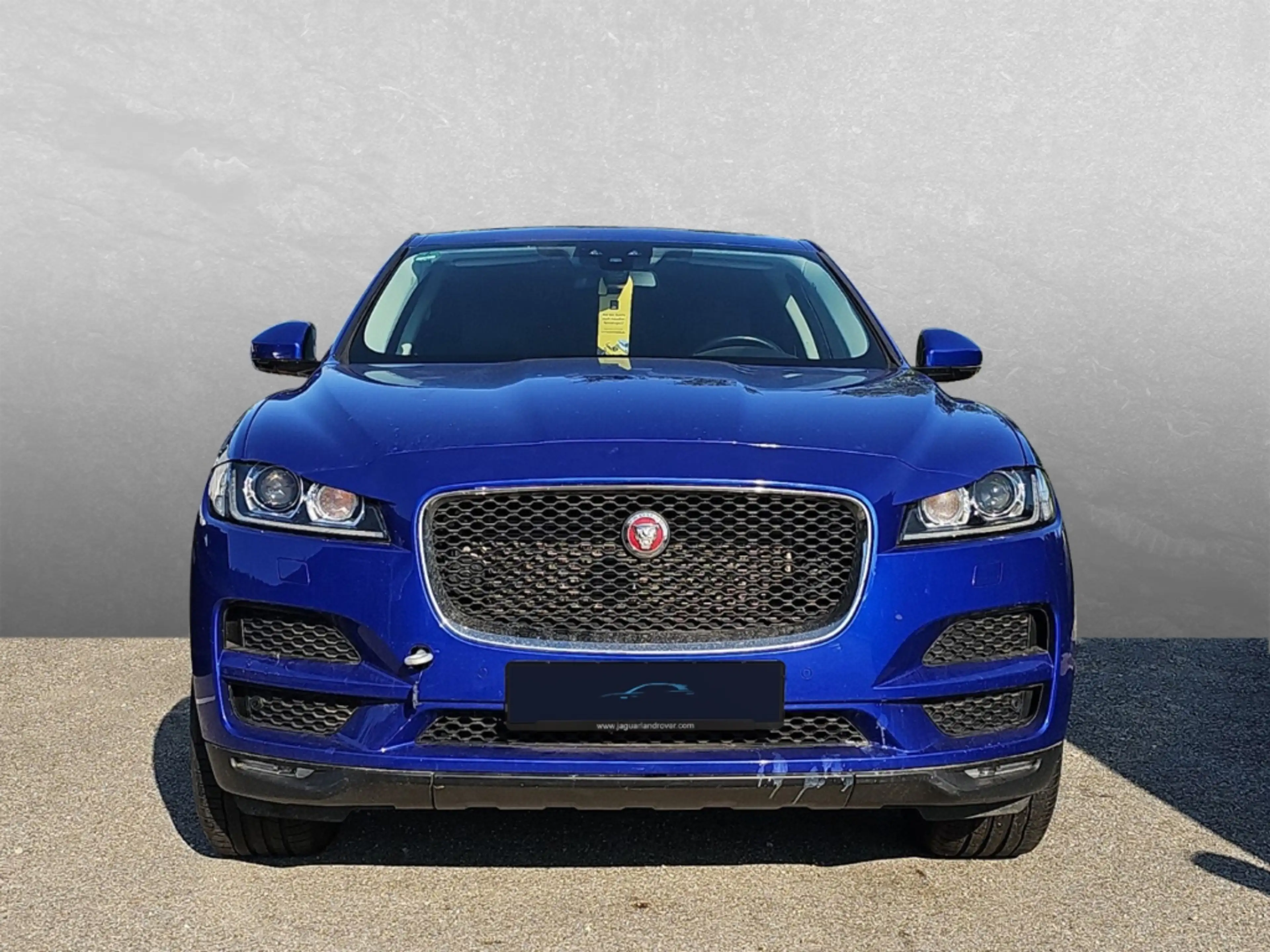 Jaguar F-Pace 25d AWD Prestige — photo 9