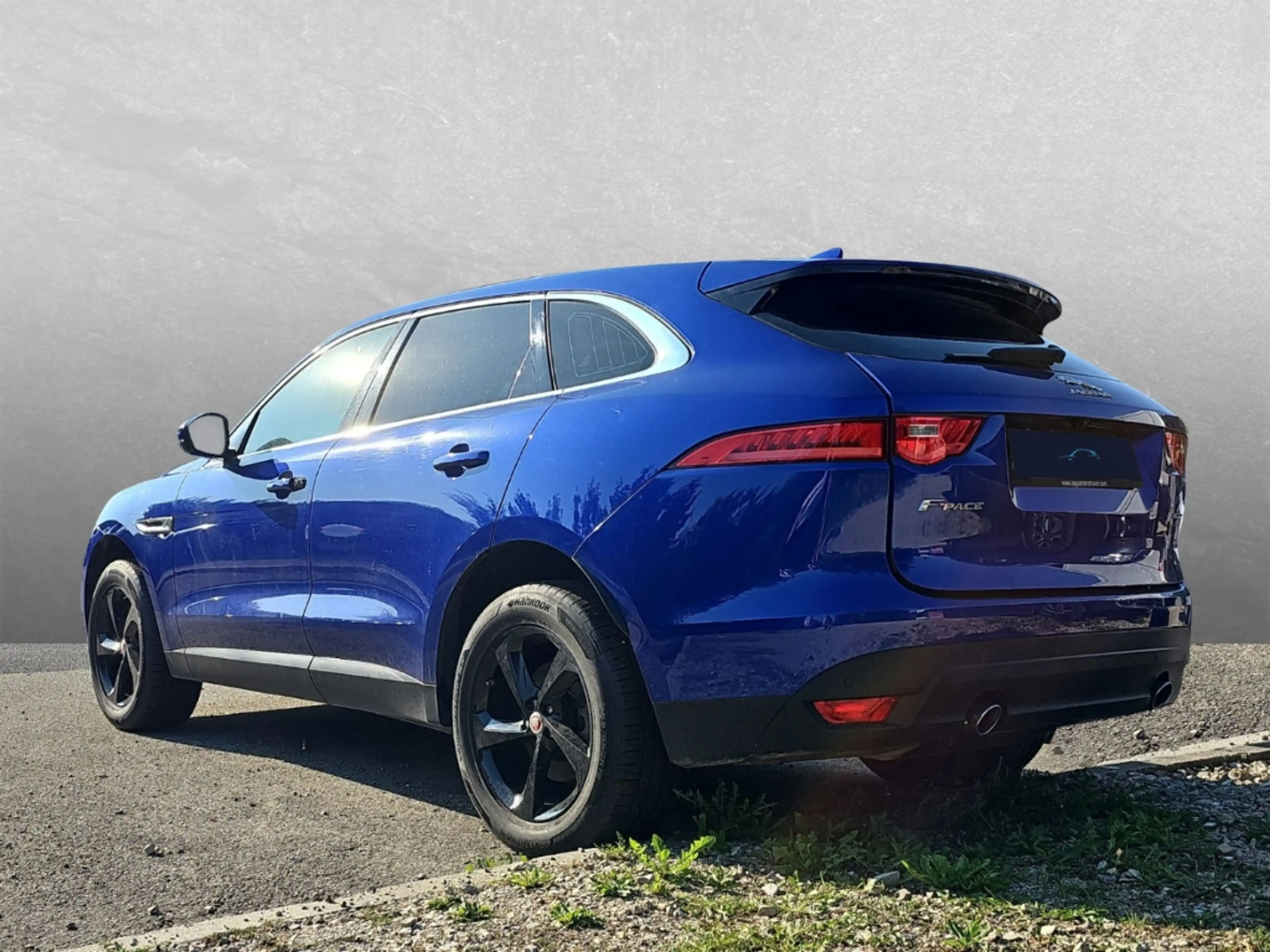 Jaguar F-Pace 25d AWD Prestige — photo 3