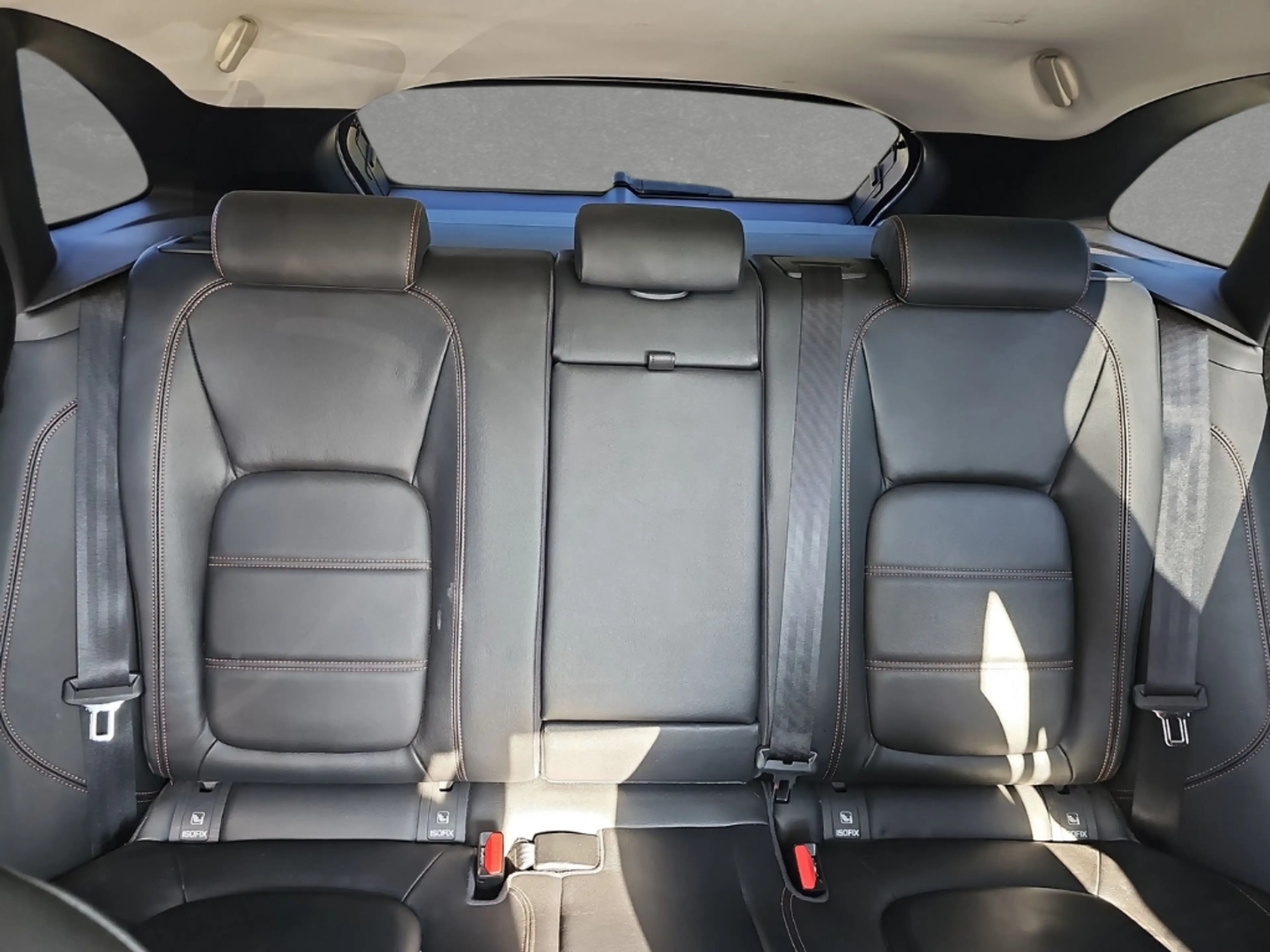 Jaguar F-Pace 25d AWD Prestige — photo 11