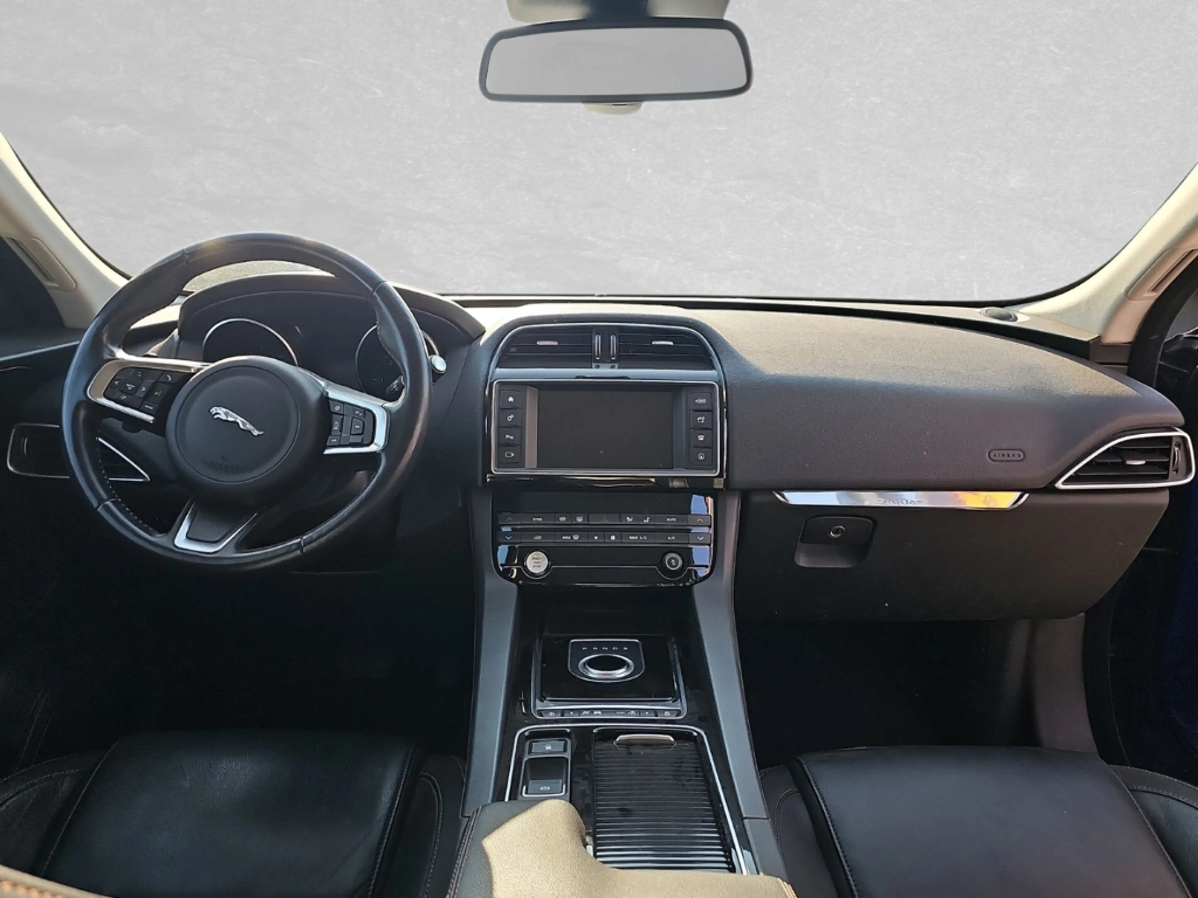 Jaguar F-Pace 25d AWD Prestige — photo 5
