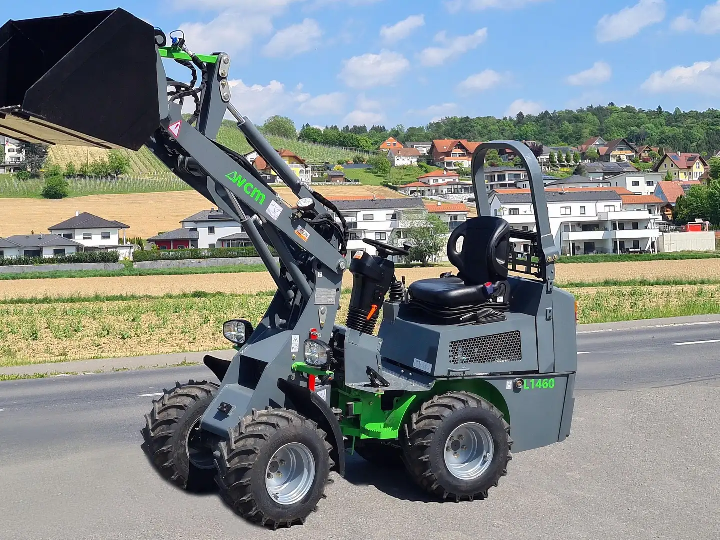 Sonstige Hoflader L1460 mit Schaufel - 2