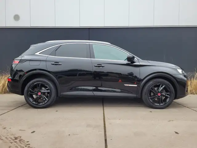 DS Automobiles DS 7 Crossback view 2