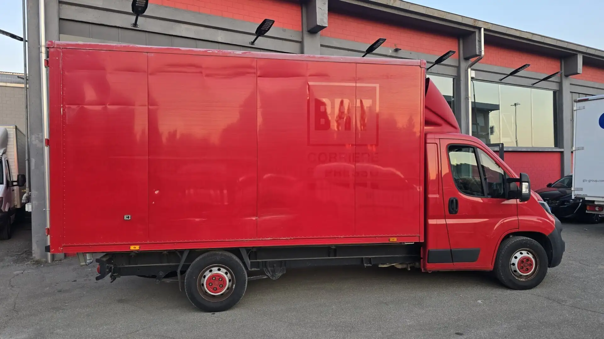Peugeot Boxer Boxer 435 2.2 BlueHDi 140 S&S PLM-TA Furgone Rojo - 2