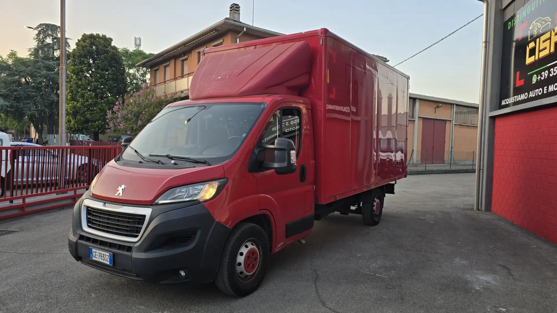 Peugeot Boxer Boxer 435 2.2 BlueHDi 140 S&S PLM-TA Furgone Rojo - 1