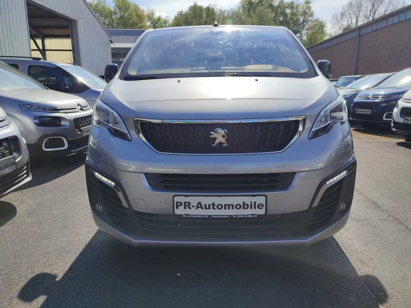 Peugeot Traveller L3 2.0 Klimaaut/Leder/Alu/AHK/Navi+Cam Šedá - 2