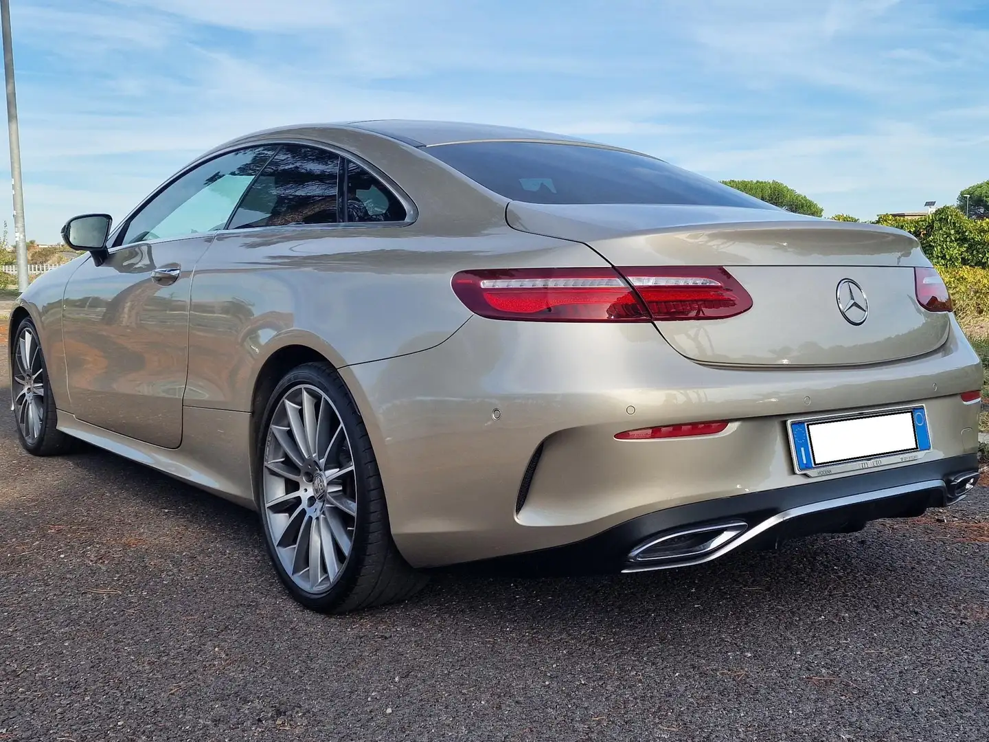 Mercedes-Benz E 220 E 220 d Coupe 9G-TRONIC AMG Line Gold - 2