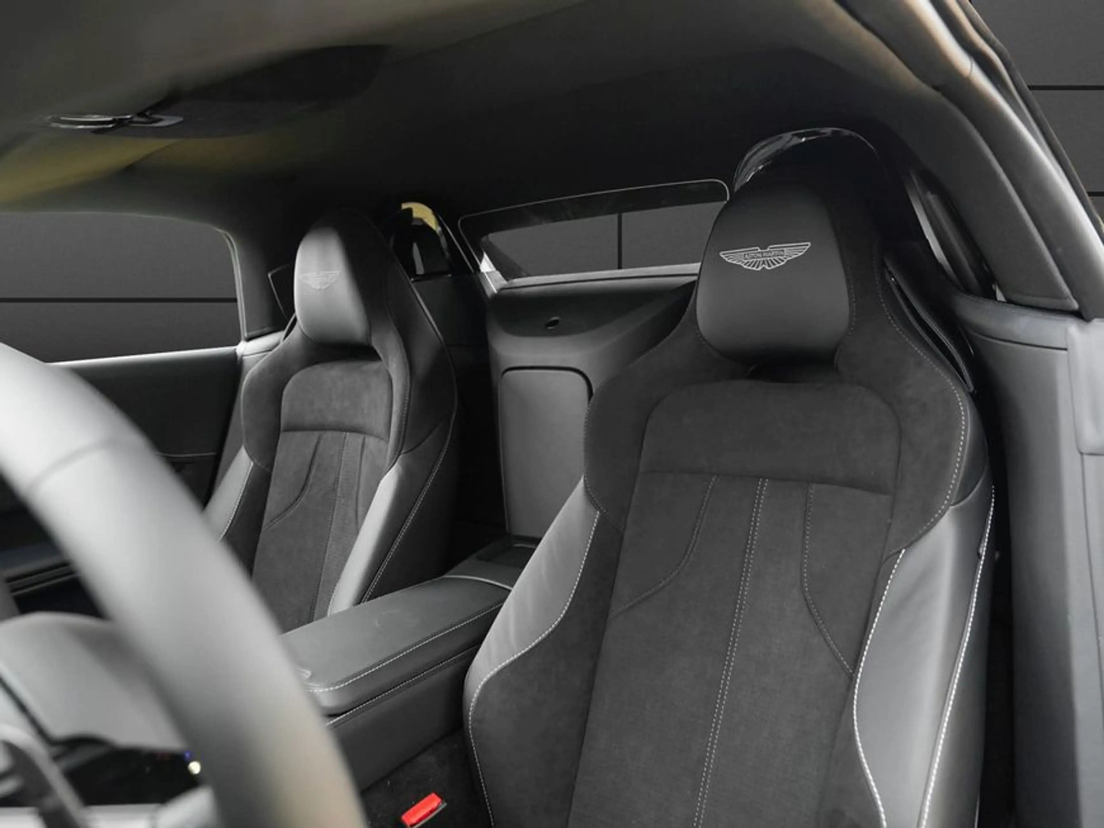 Aston Martin V8 Roadster — photo 12