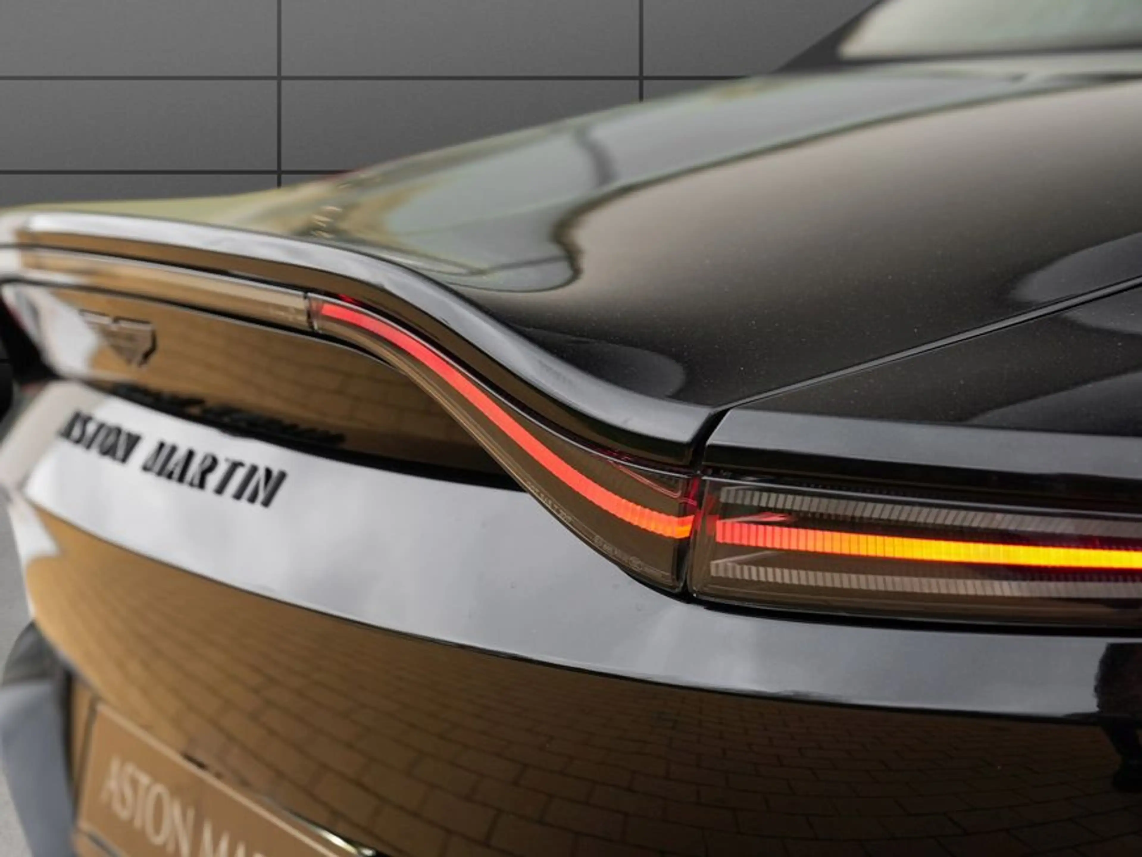 Aston Martin V8 Roadster — photo 8