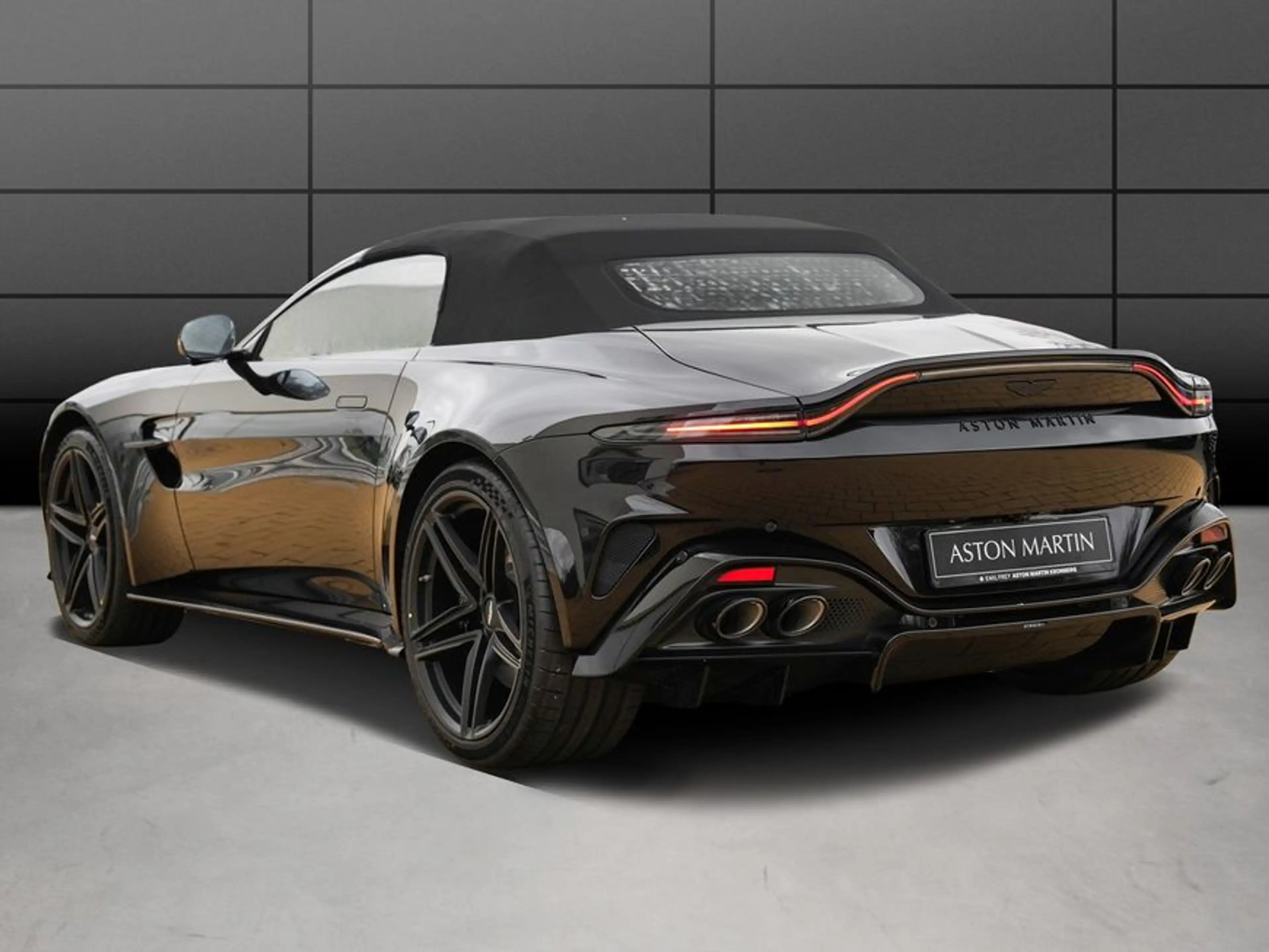 Aston Martin V8 Roadster — photo 2
