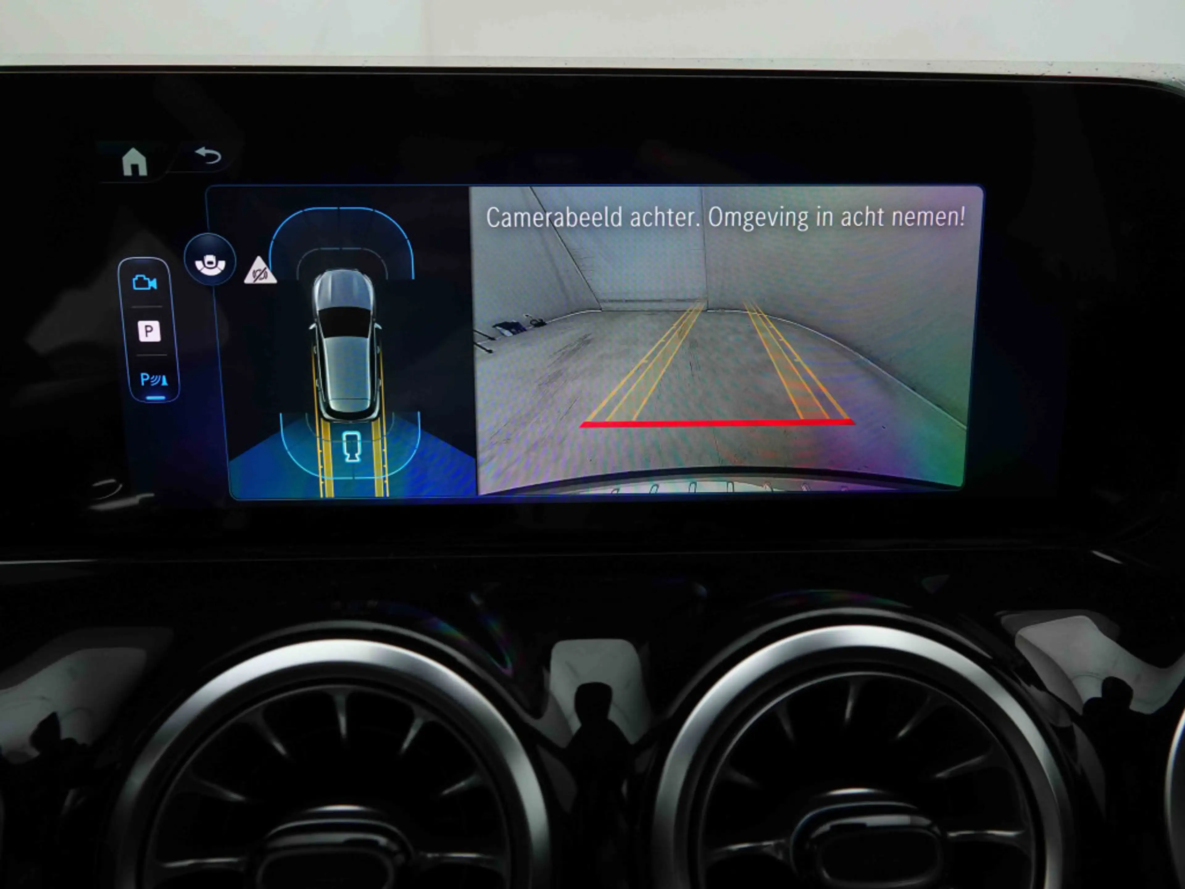 Mercedes-Benz GLA 200 GLA200 AUT 163 AMG-Line | MBUX GPS | LED Lights | Camera | Leather/Alcantara — photo 11