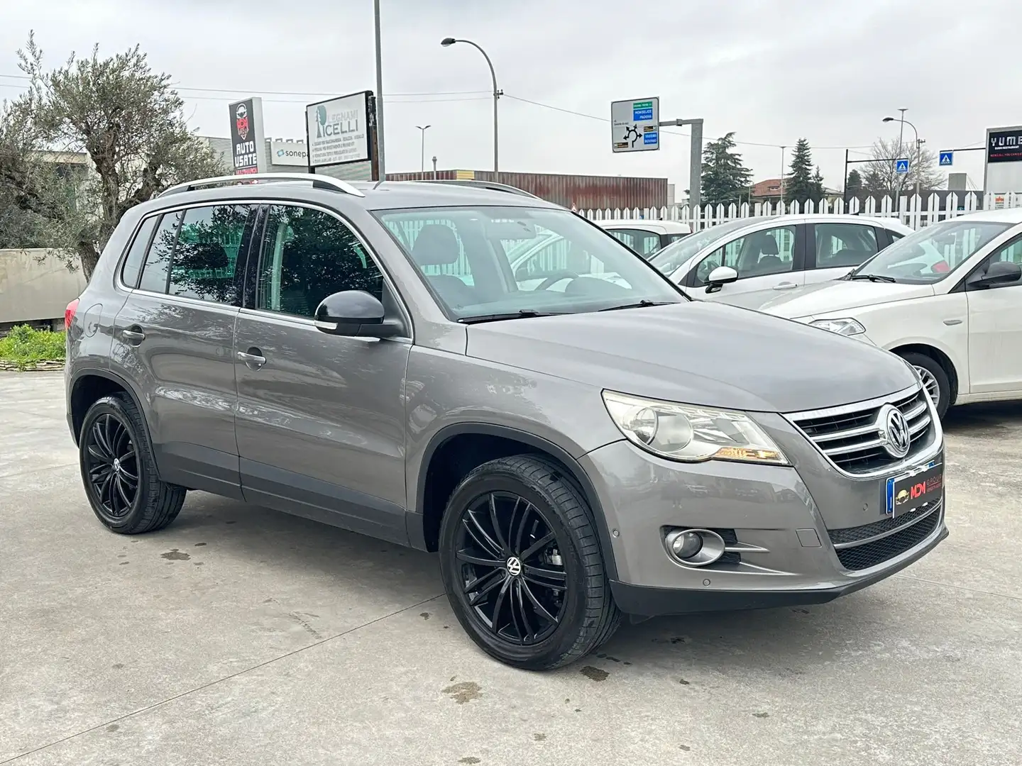 Volkswagen Tiguan Tiguan 2.0 tdi Sport 4MOTION Gris - 2