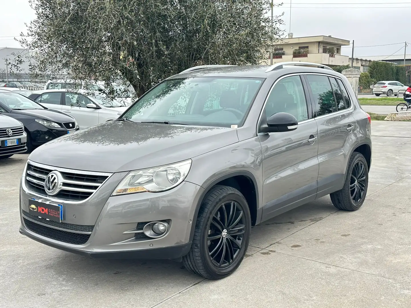 Volkswagen Tiguan Tiguan 2.0 tdi Sport 4MOTION Gris - 1