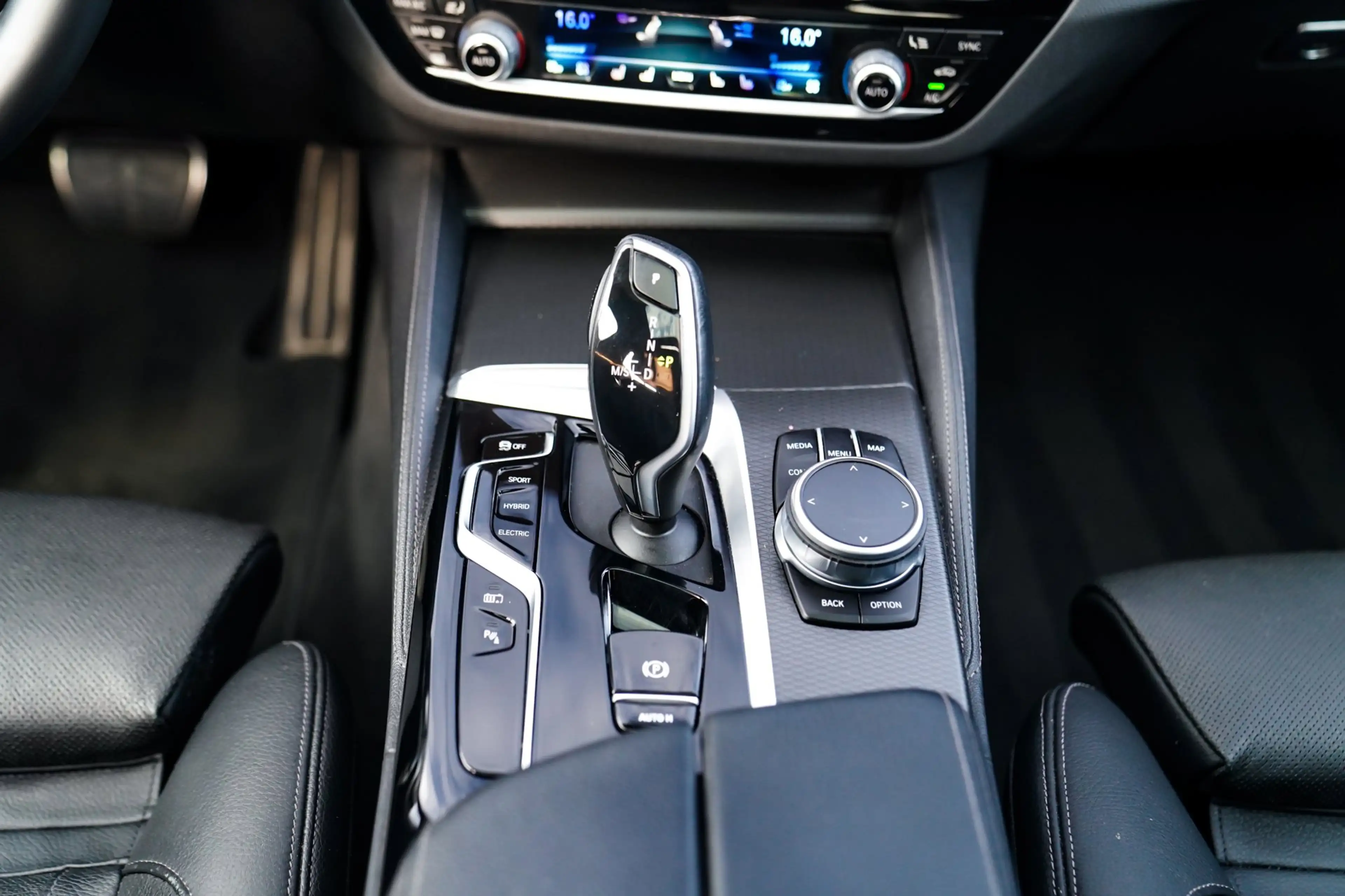 BMW 545 5-serie 545e xDrive High Executive | Harman/Kardon — photo 3