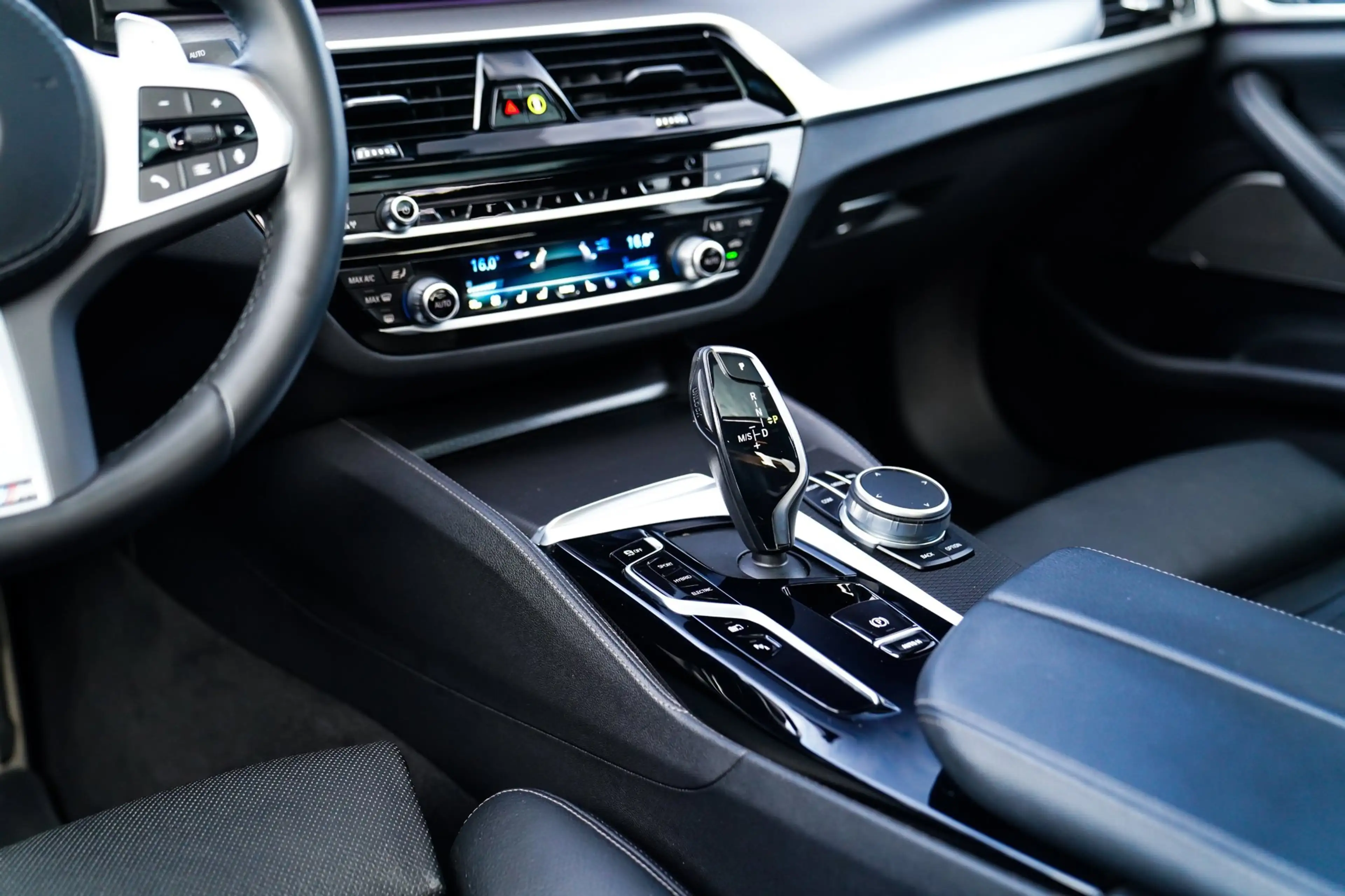 BMW 545 5-serie 545e xDrive High Executive | Harman/Kardon — photo 35