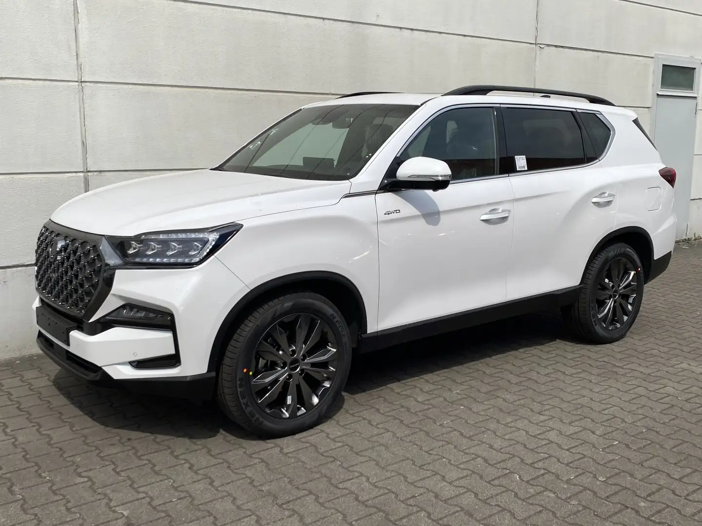 SsangYong Rexton 2.2 E-XDI 4WD 7 Sitze 8AT MY25 Black 3.5t AHL GSD Blanc - 2