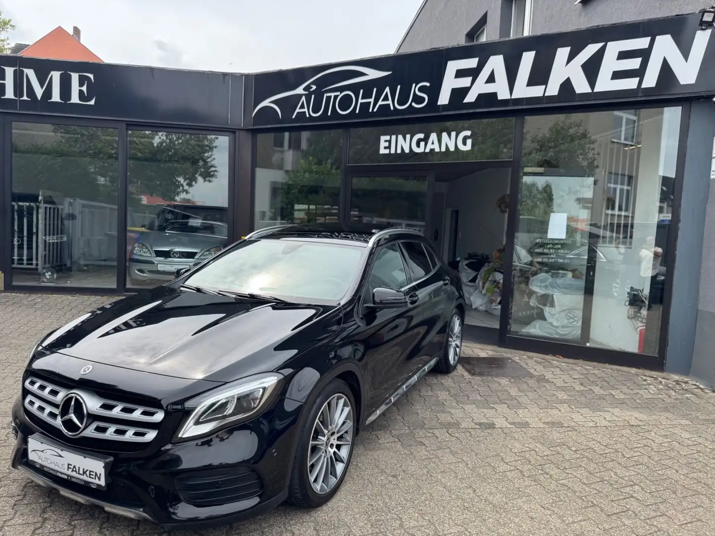 Mercedes-Benz GLA 250 4M AMG Pano Keyless Blind RKamLED 2H 19" Schwarz - 2