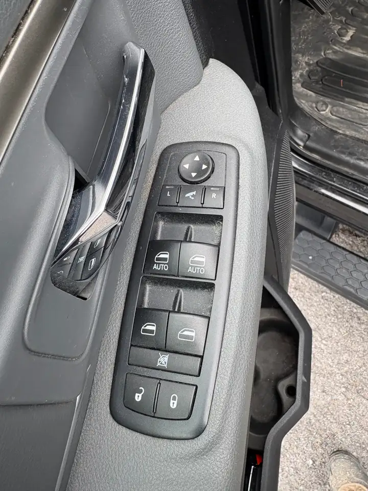 RAM 2500 снимка RAM 2500