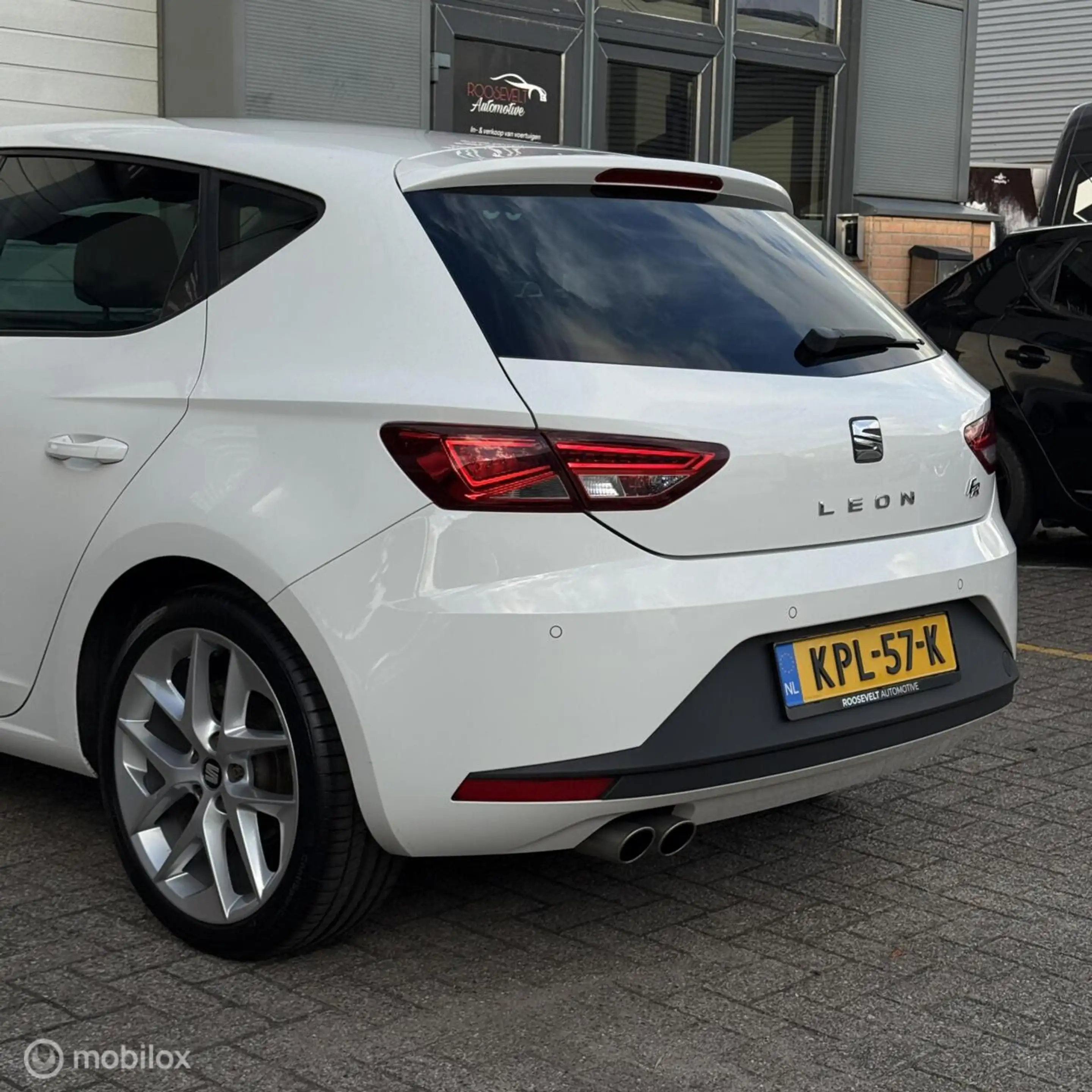 SEAT Leon 1.4 TSI ACT FR Dynamic / SEAT SOUND / LANE ASSIST — photo 20