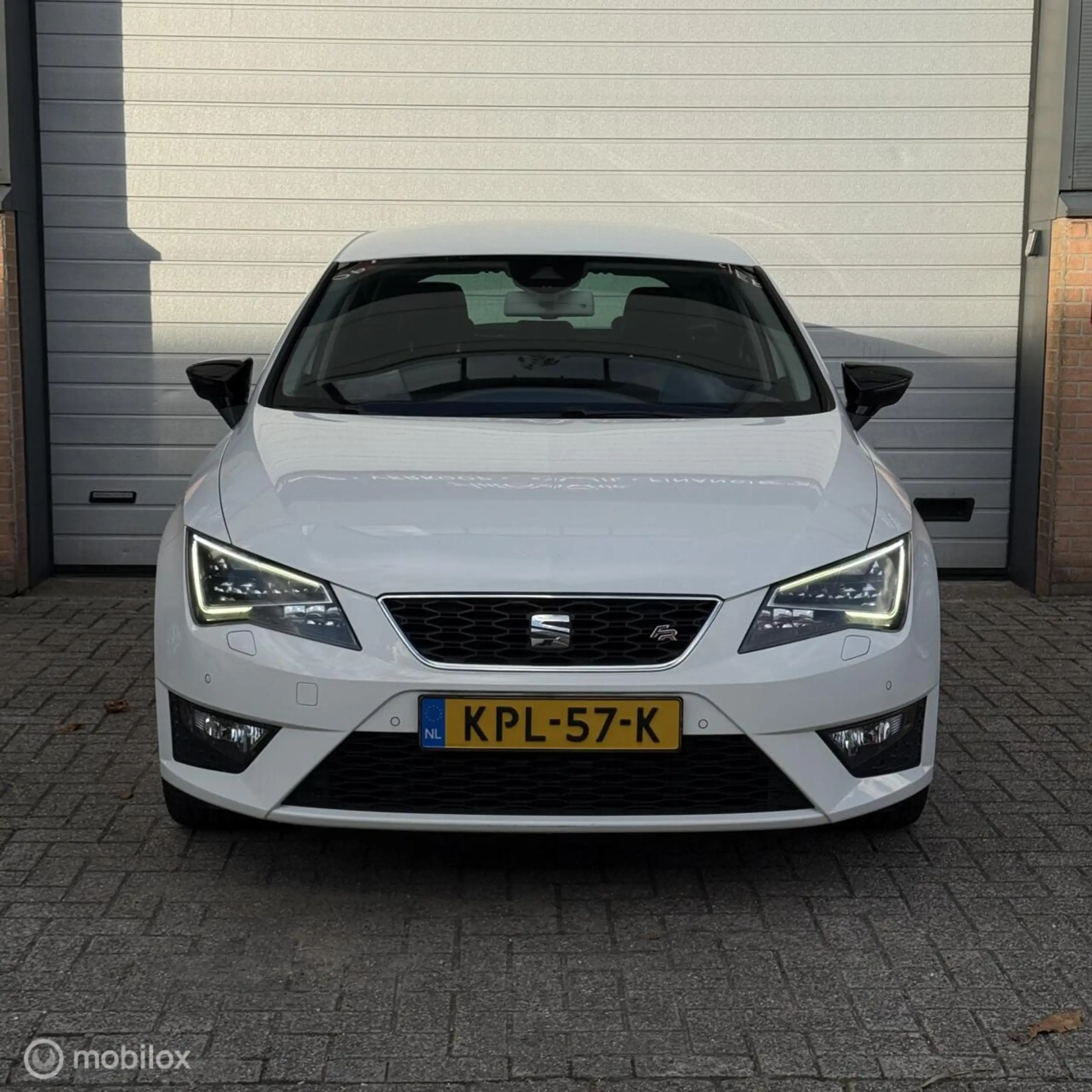 SEAT Leon 1.4 TSI ACT FR Dynamic / SEAT SOUND / LANE ASSIST — photo 6