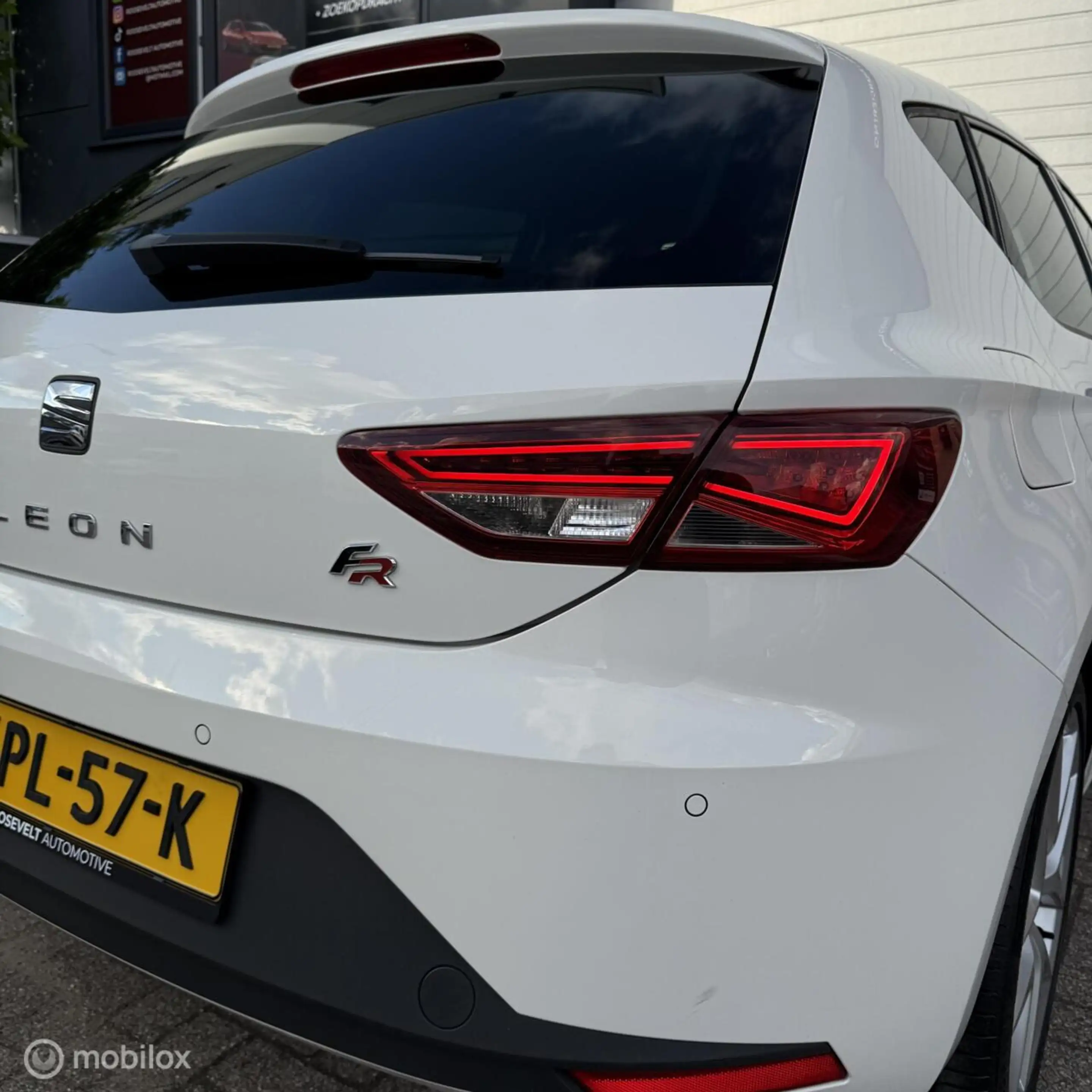SEAT Leon 1.4 TSI ACT FR Dynamic / SEAT SOUND / LANE ASSIST — photo 19