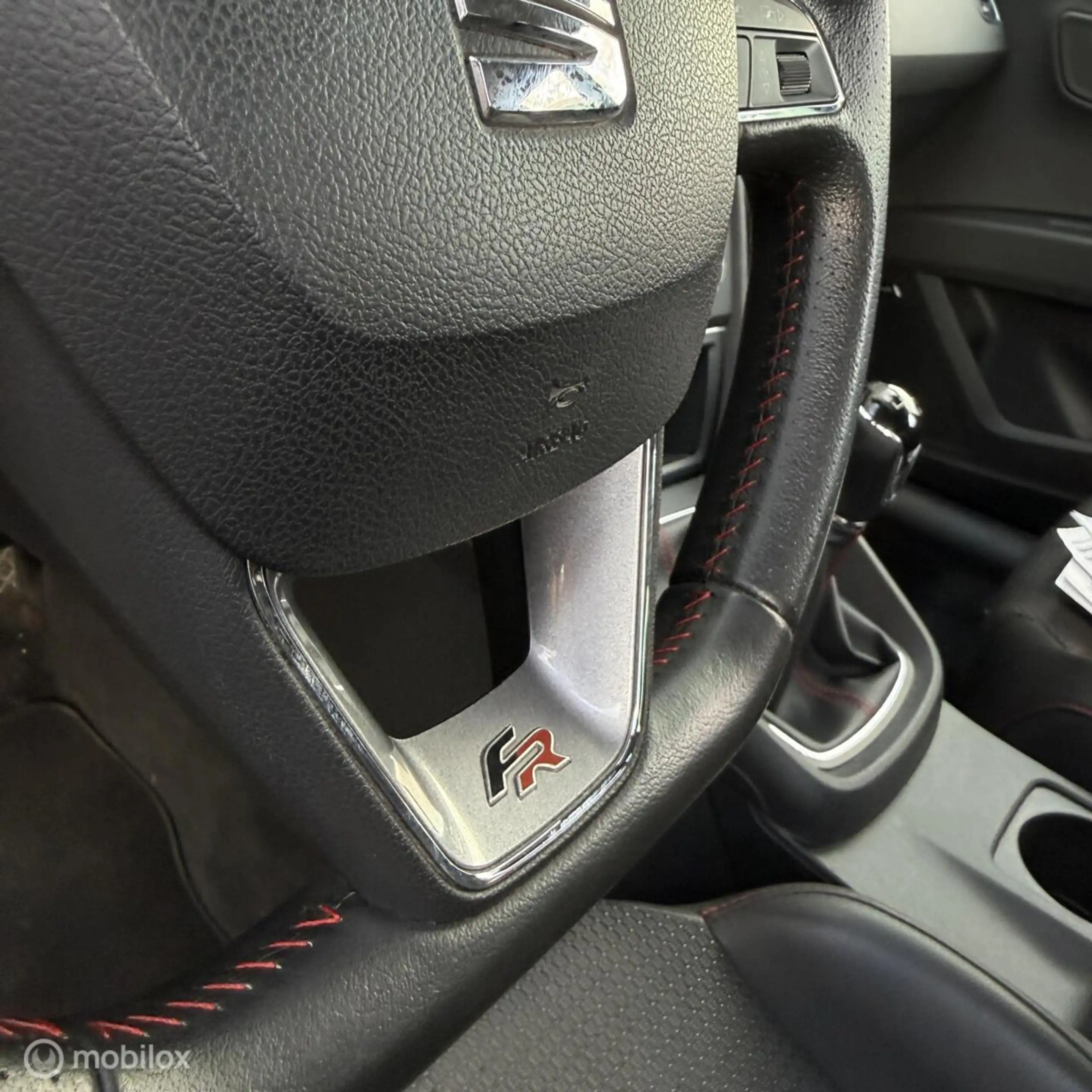 SEAT Leon 1.4 TSI ACT FR Dynamic / SEAT SOUND / LANE ASSIST — photo 11