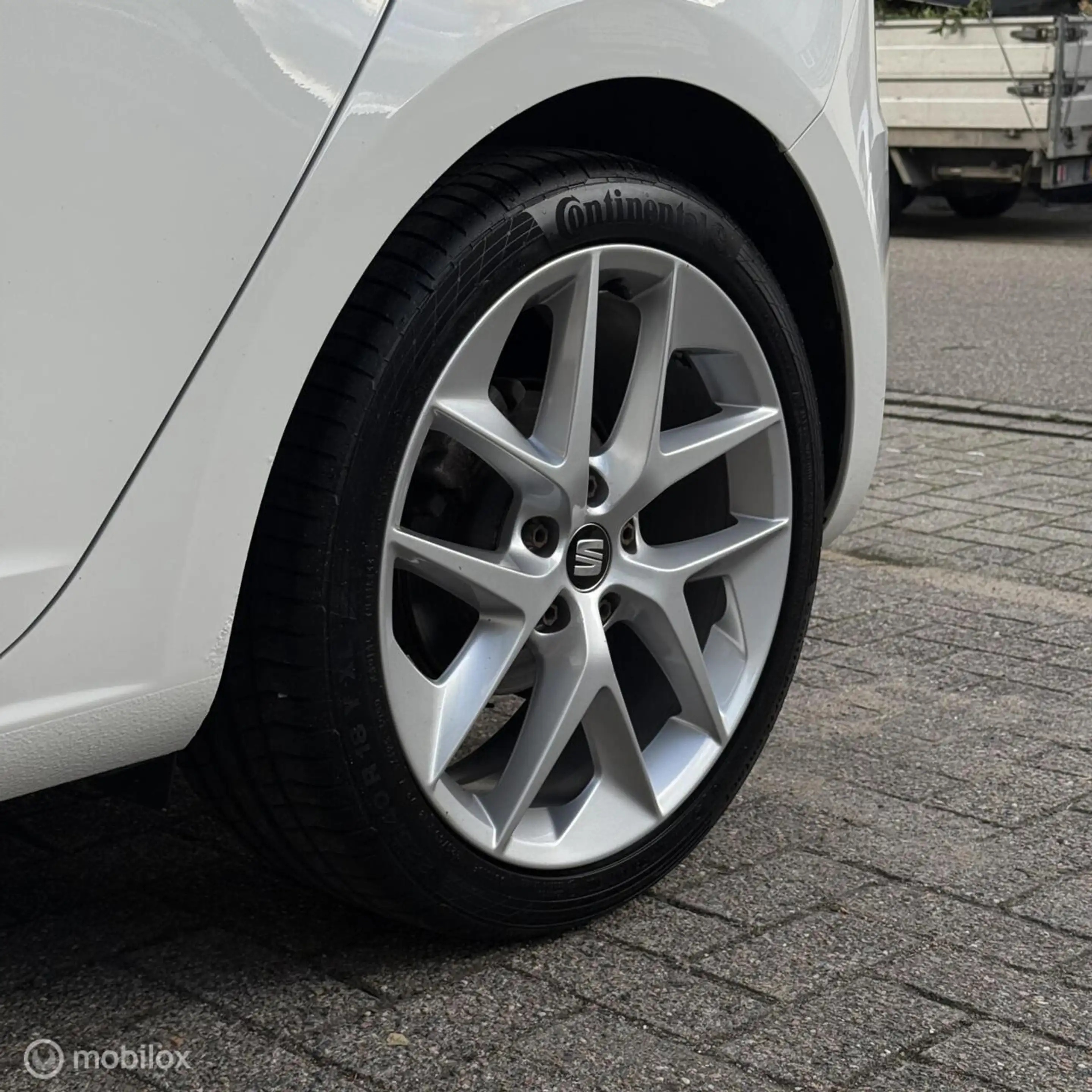 SEAT Leon 1.4 TSI ACT FR Dynamic / SEAT SOUND / LANE ASSIST — photo 18
