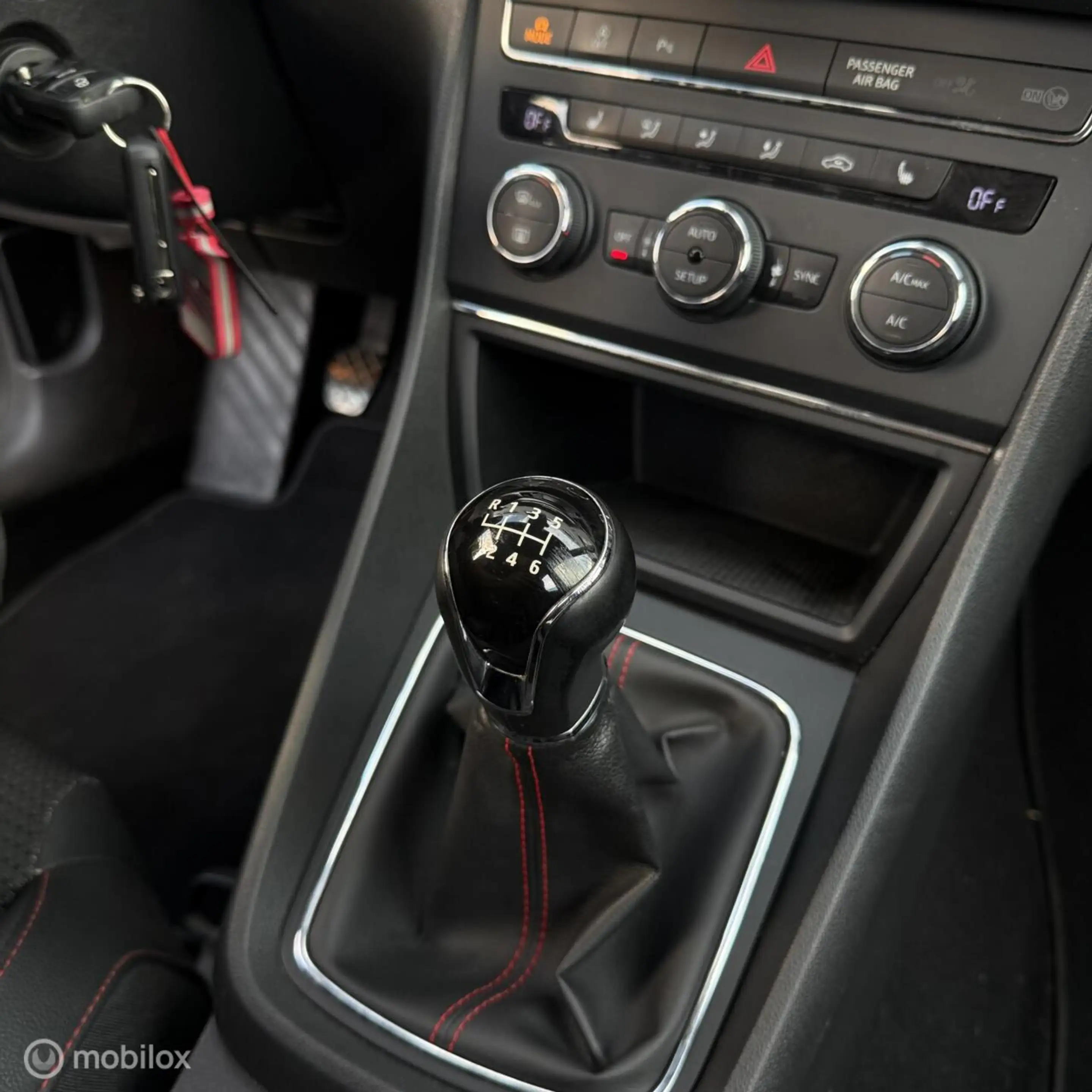 SEAT Leon 1.4 TSI ACT FR Dynamic / SEAT SOUND / LANE ASSIST — photo 12