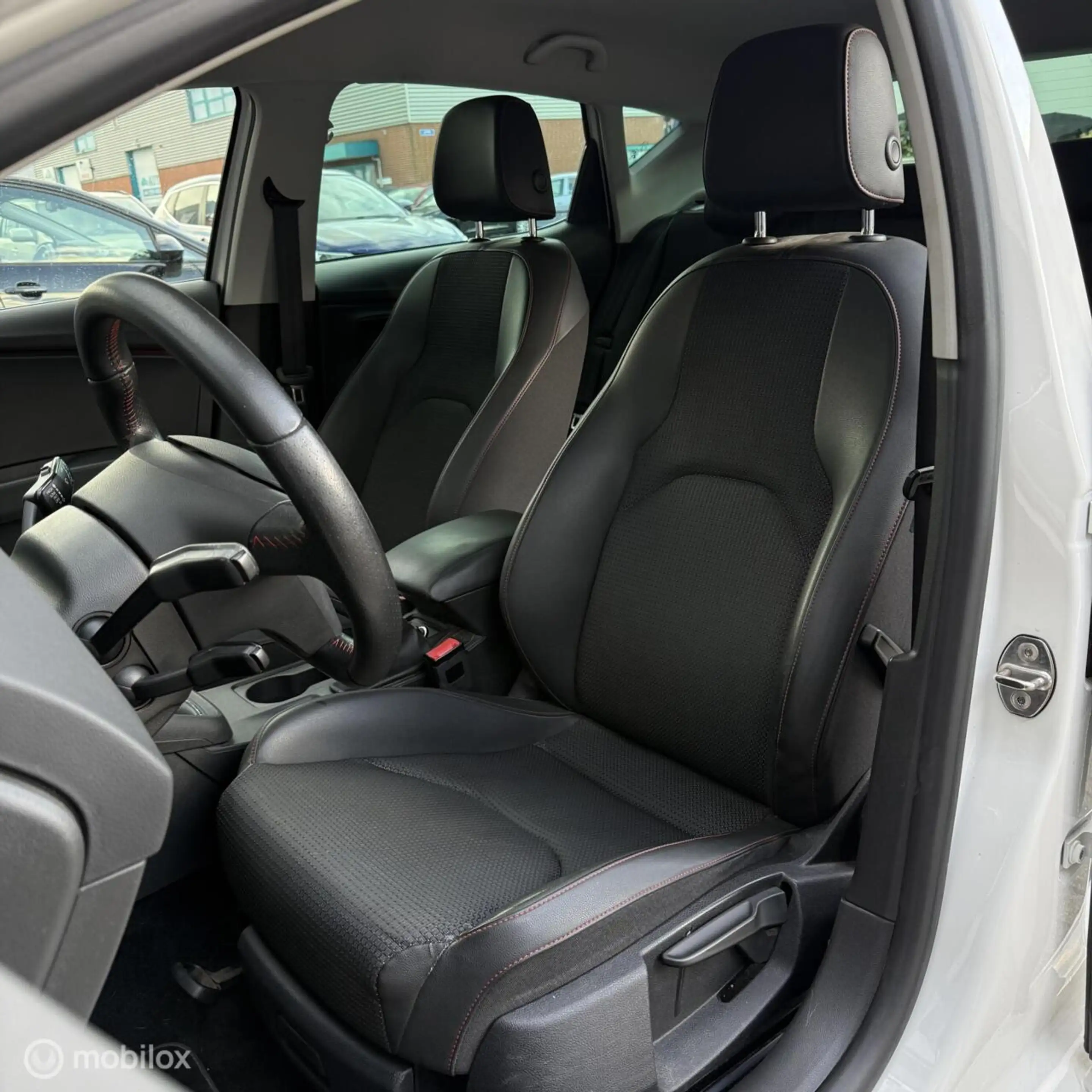 SEAT Leon 1.4 TSI ACT FR Dynamic / SEAT SOUND / LANE ASSIST — photo 10