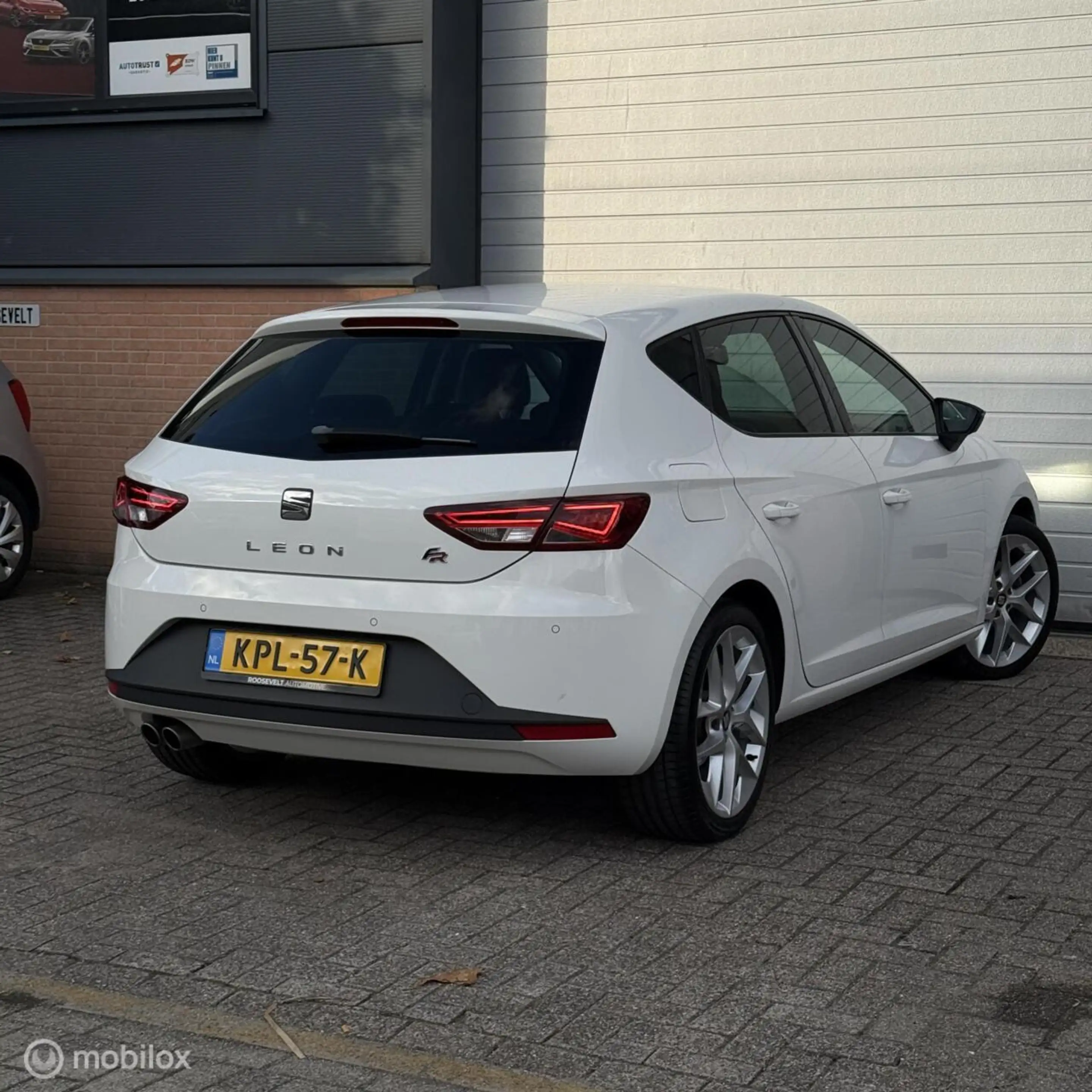 SEAT Leon 1.4 TSI ACT FR Dynamic / SEAT SOUND / LANE ASSIST — photo 4