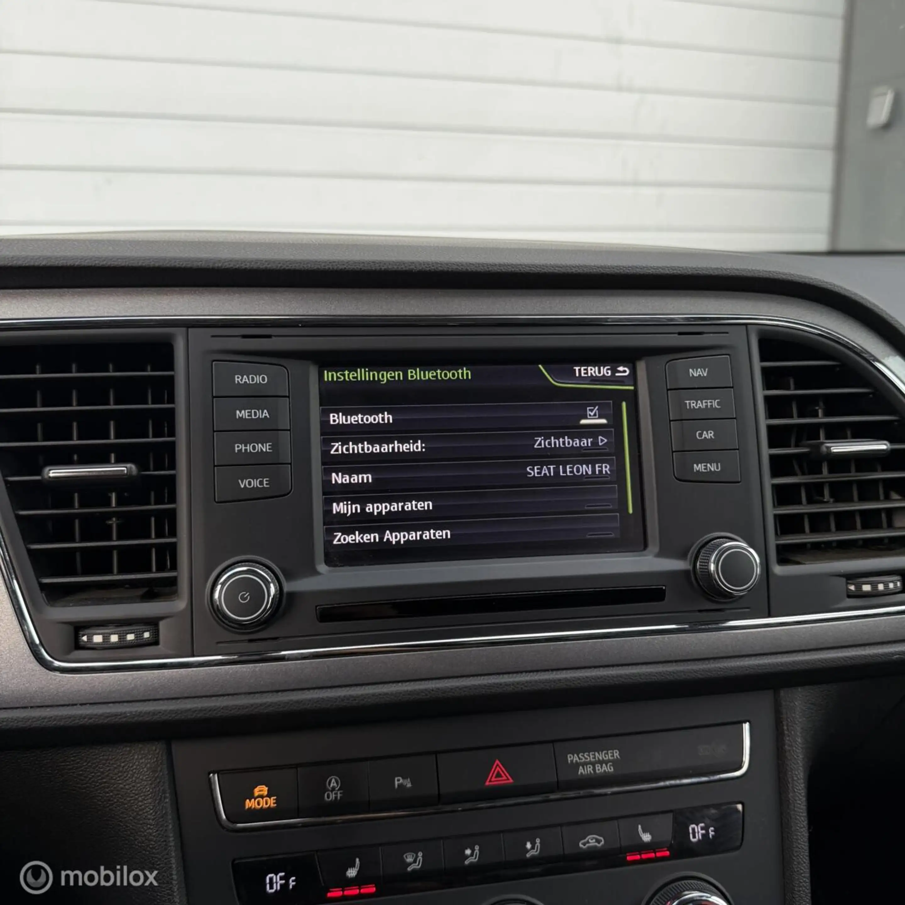 SEAT Leon 1.4 TSI ACT FR Dynamic / SEAT SOUND / LANE ASSIST — photo 13