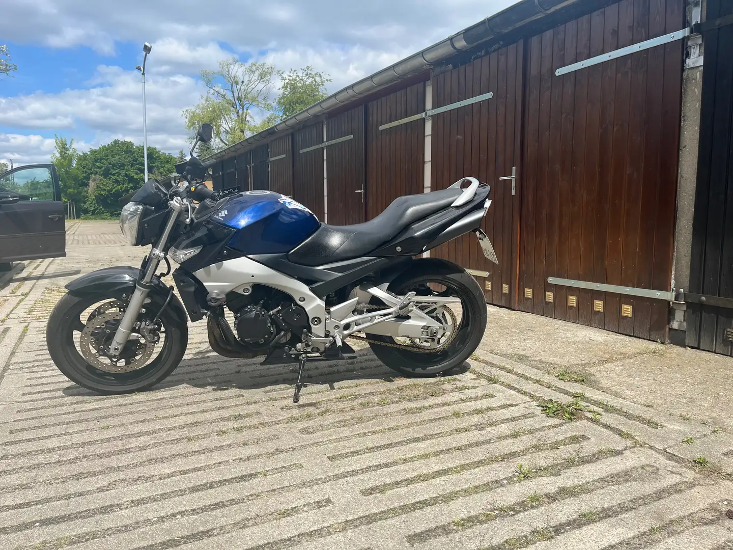 Suzuki GSR 600 Blue - 1