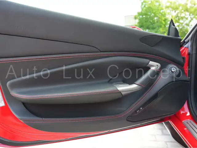 Ferrari F8 Tributo view 15