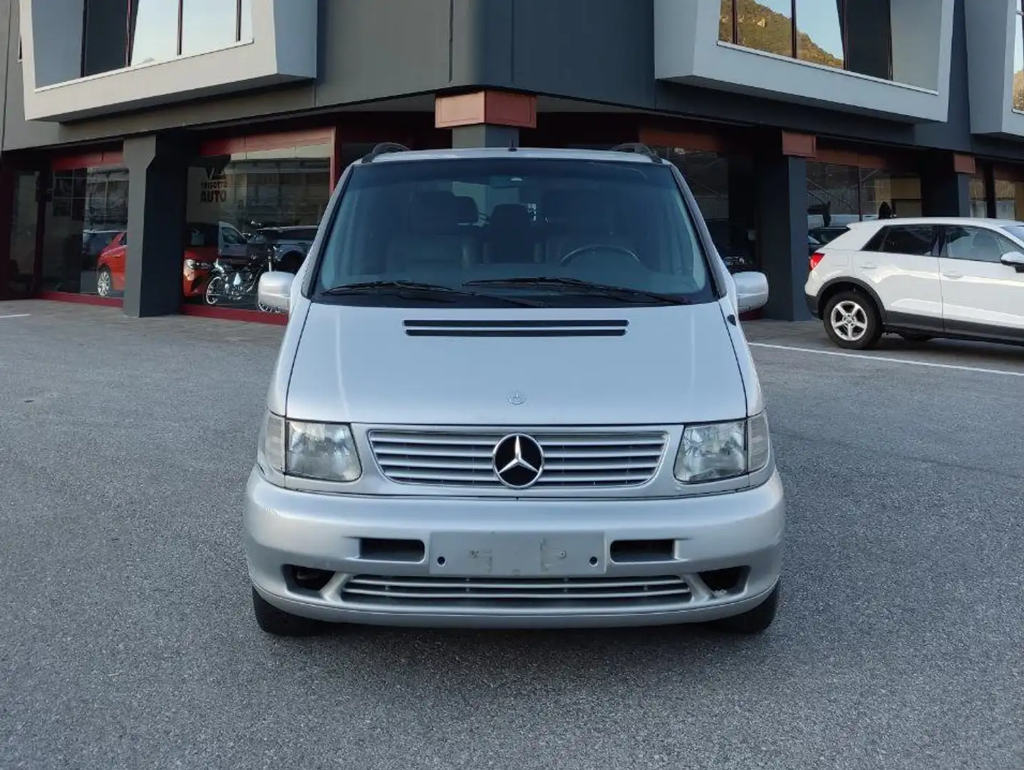 Mercedes-Benz Vito 220 CDI PER COMMERCIANTI srebrna - 2