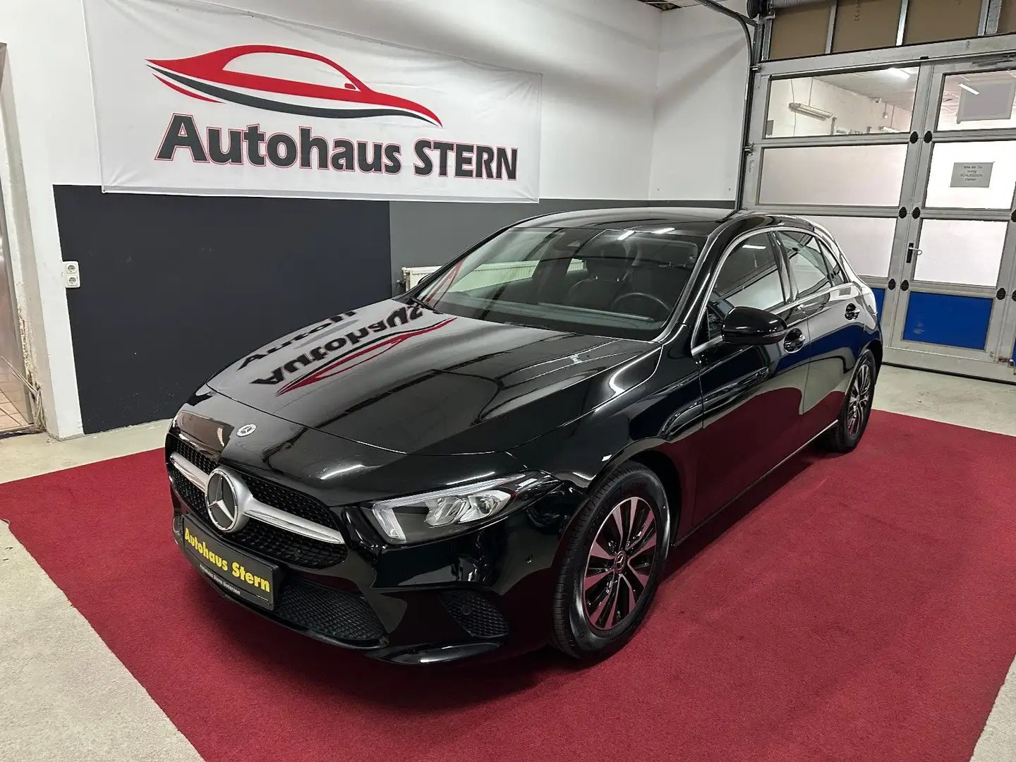 Mercedes-Benz A 180 *PDC*LED*Carplay*RGB-Ambiente-Beleuchtung* Noir - 1