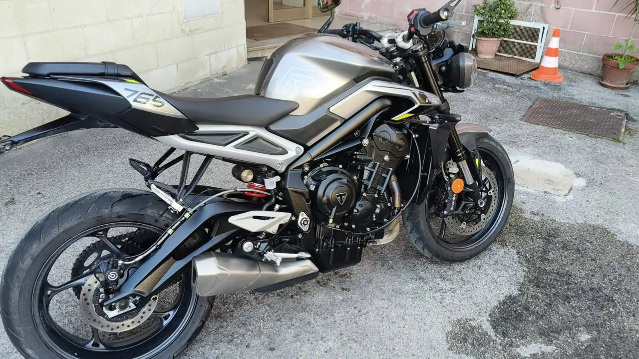 Triumph Street Triple 765