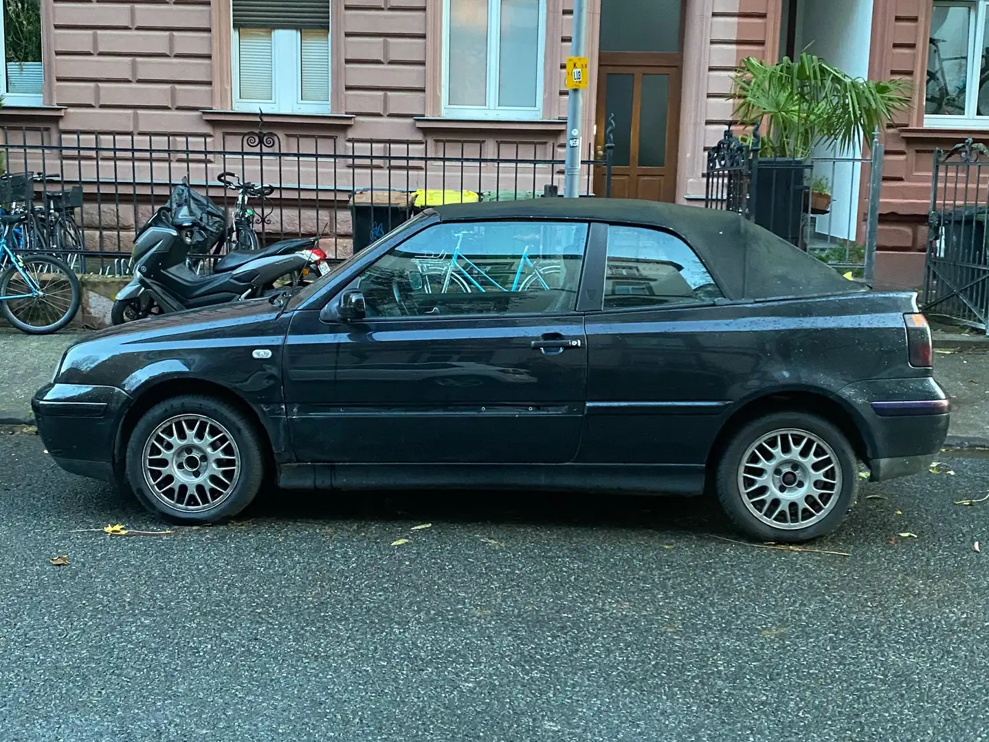 Volkswagen Golf Cabriolet Golf Cabrio 2.0 Colour Concept Schwarz - 1