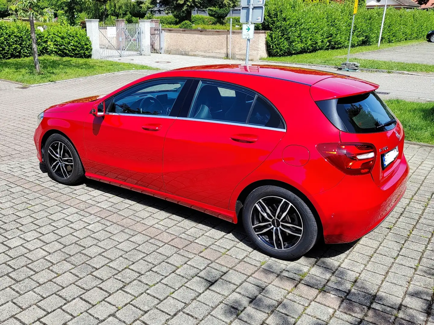 Mercedes-Benz A 180 A 180 BlueEfficiency (176.042) Rot - 2
