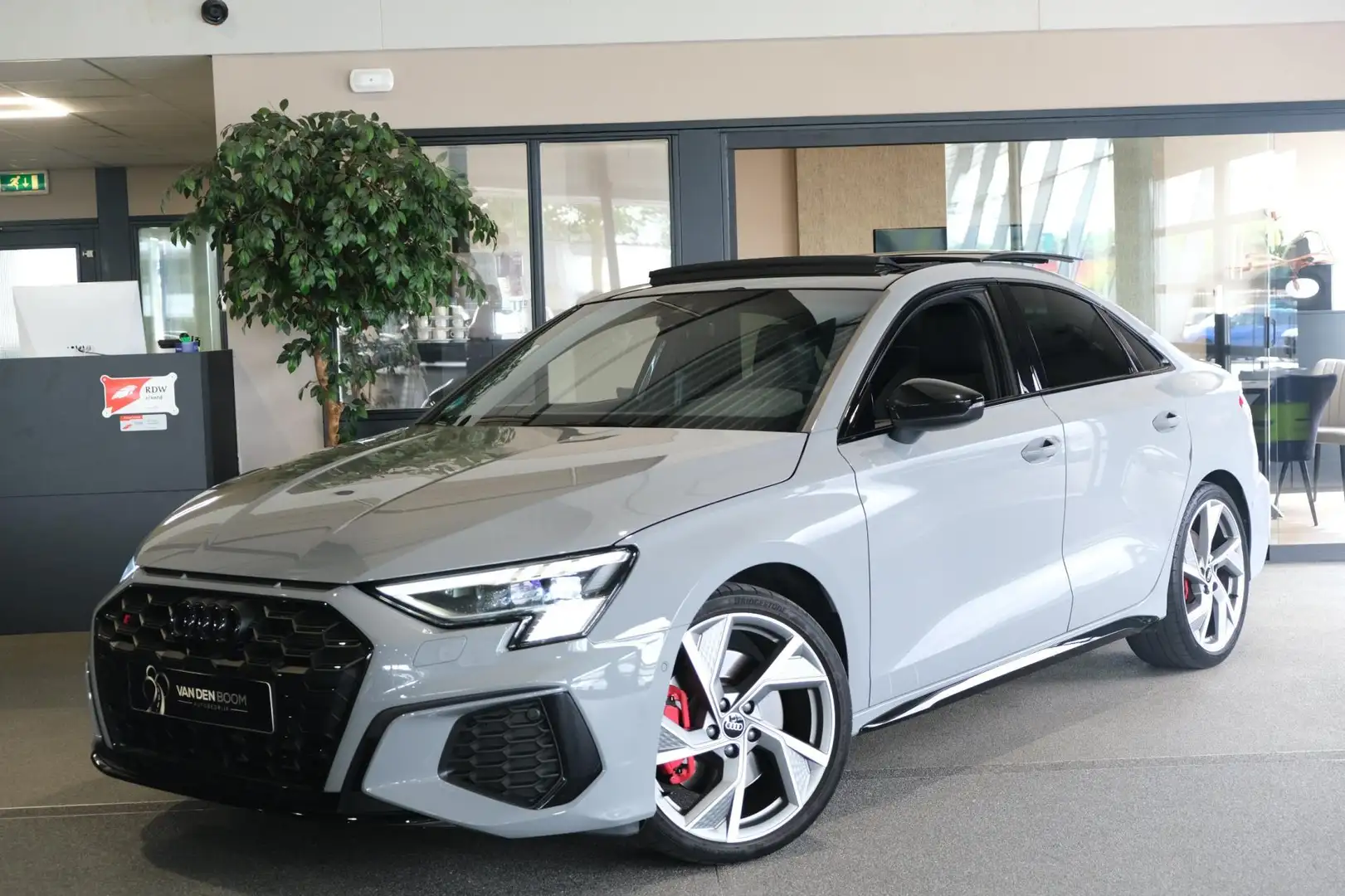Audi A3 Limousine 2.0 TFSI S3 quattro Pano Virtual Led Acc Grijs - 1