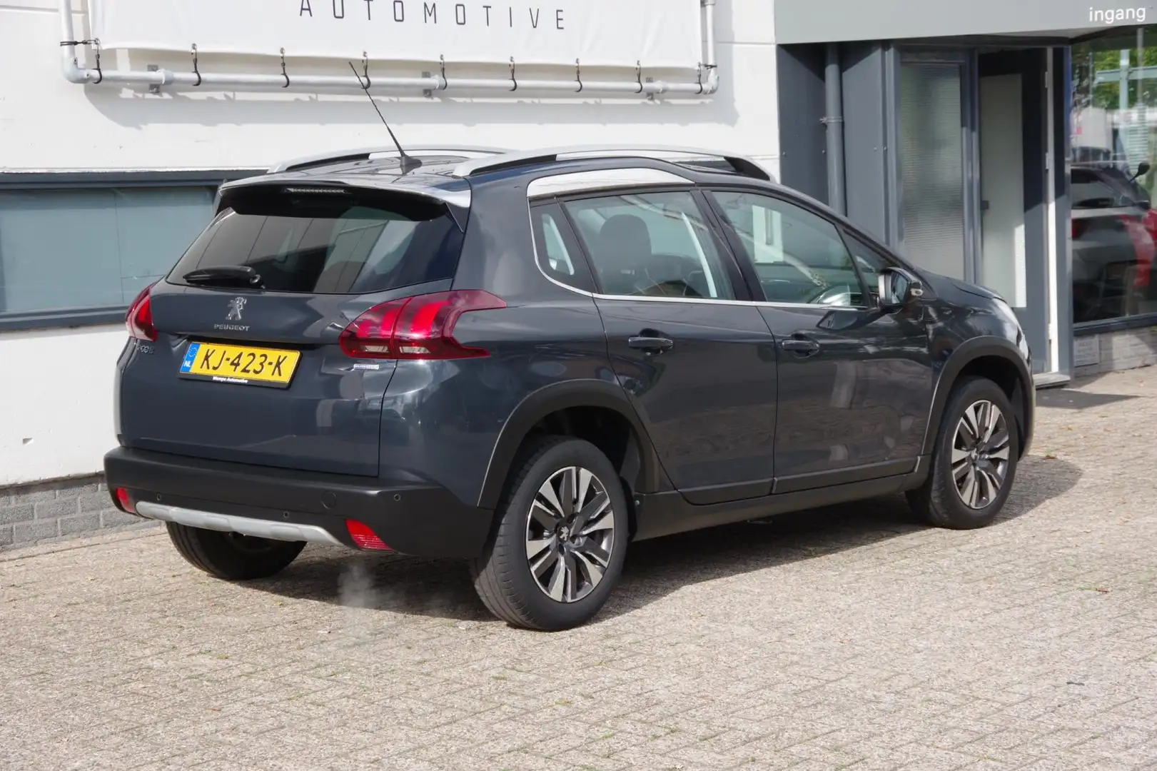 Peugeot 2008 1.2 PureTech Allure Gris - 2